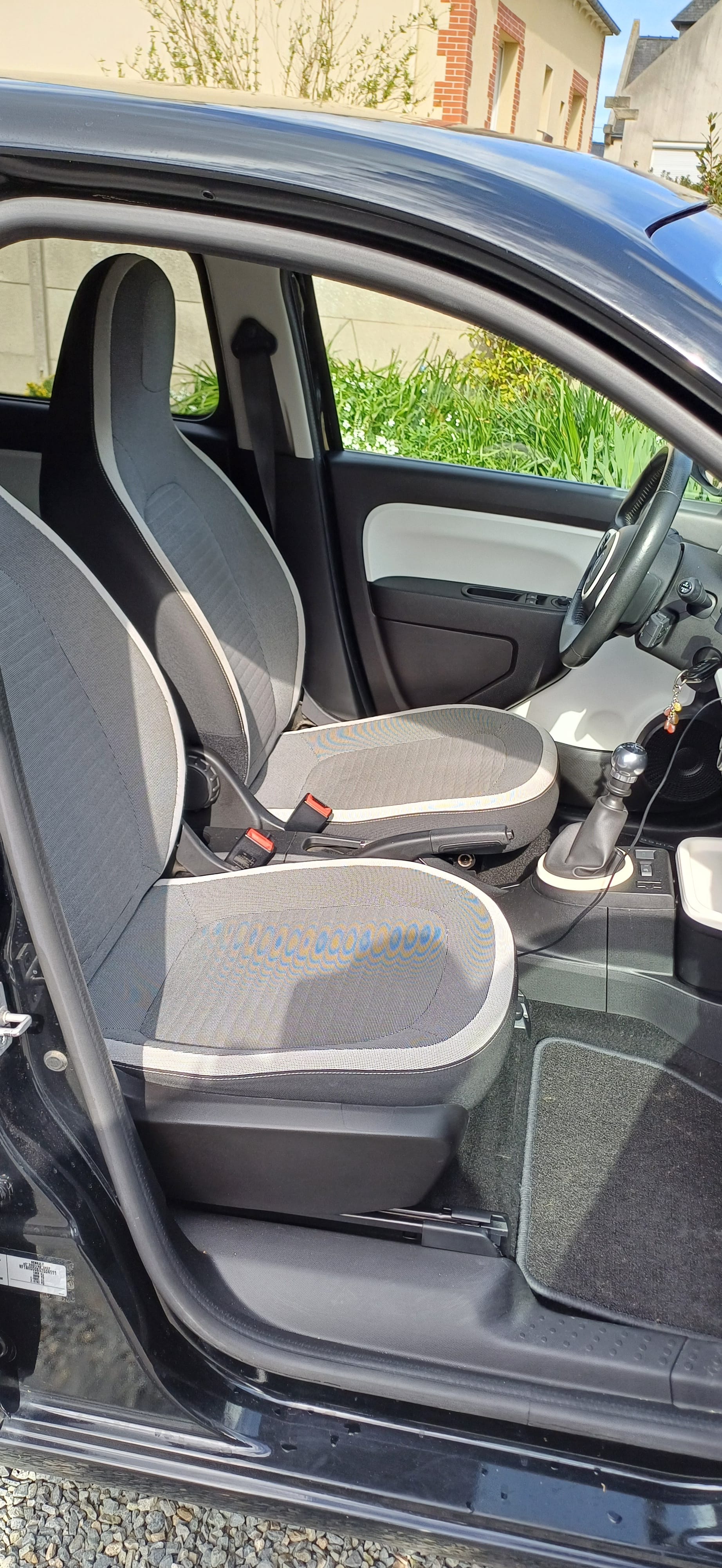 Renault Twingo III with Audio / iPod input