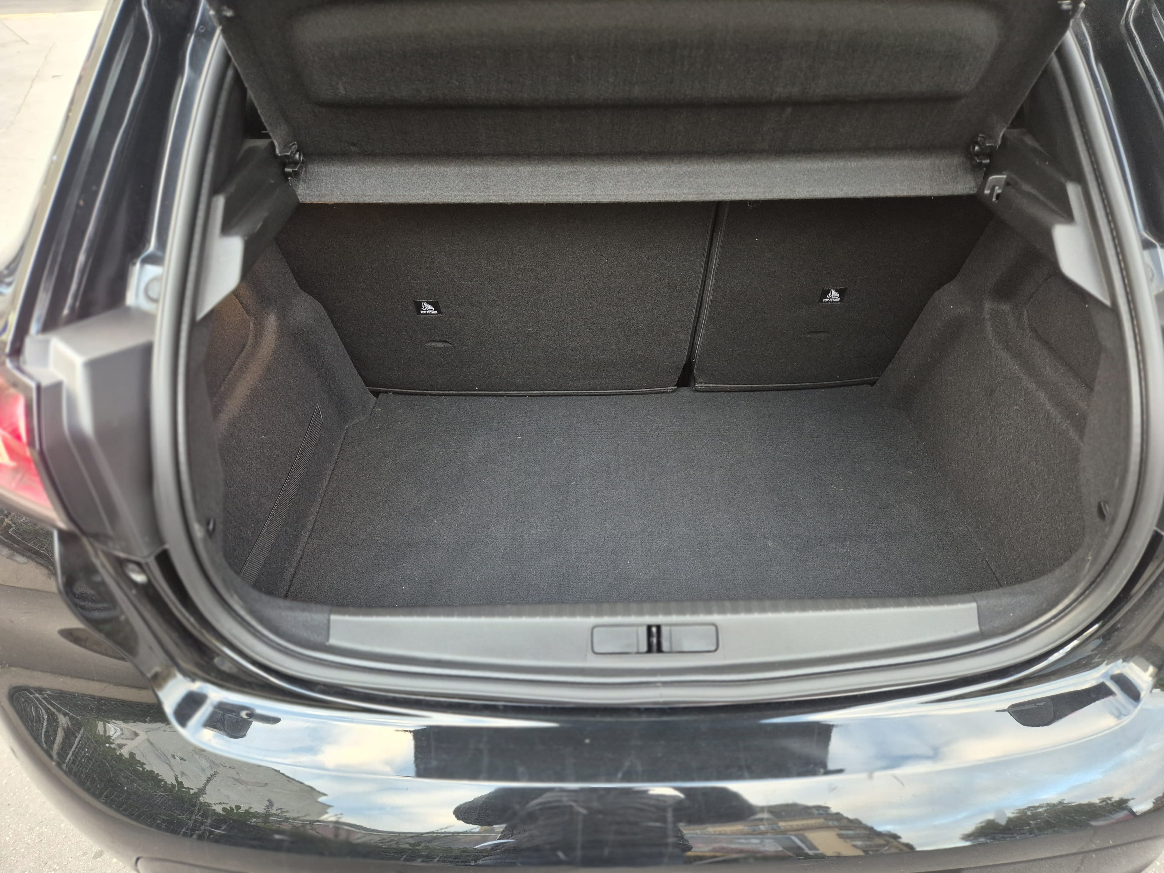 Peugeot 208 avec Apple CarPlay
