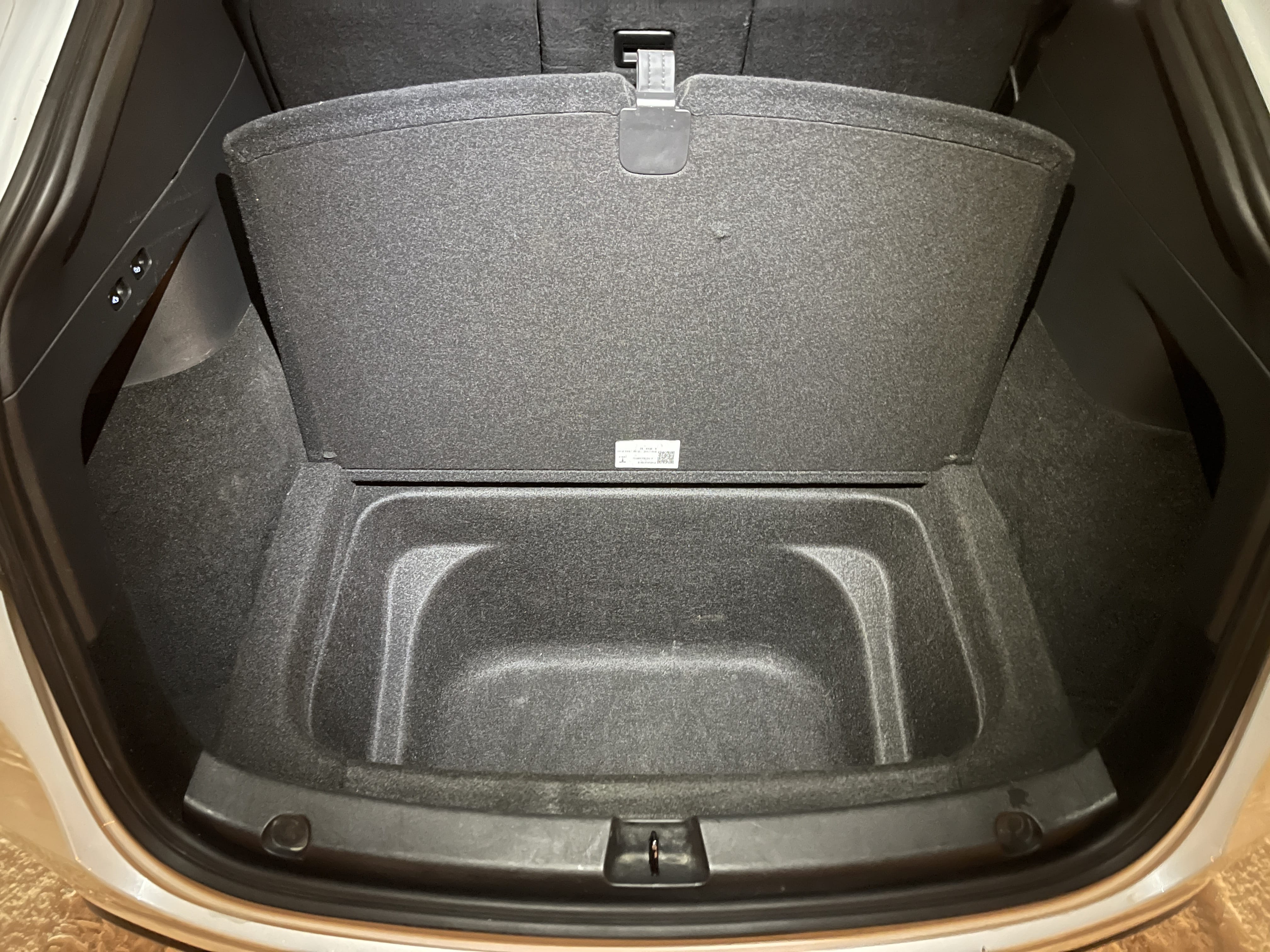 Tesla Model Y Long Range med Skiboks