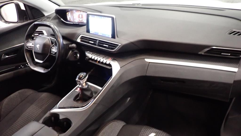 Peugeot 5008 130 ch 1.2 l Essence avec GPS