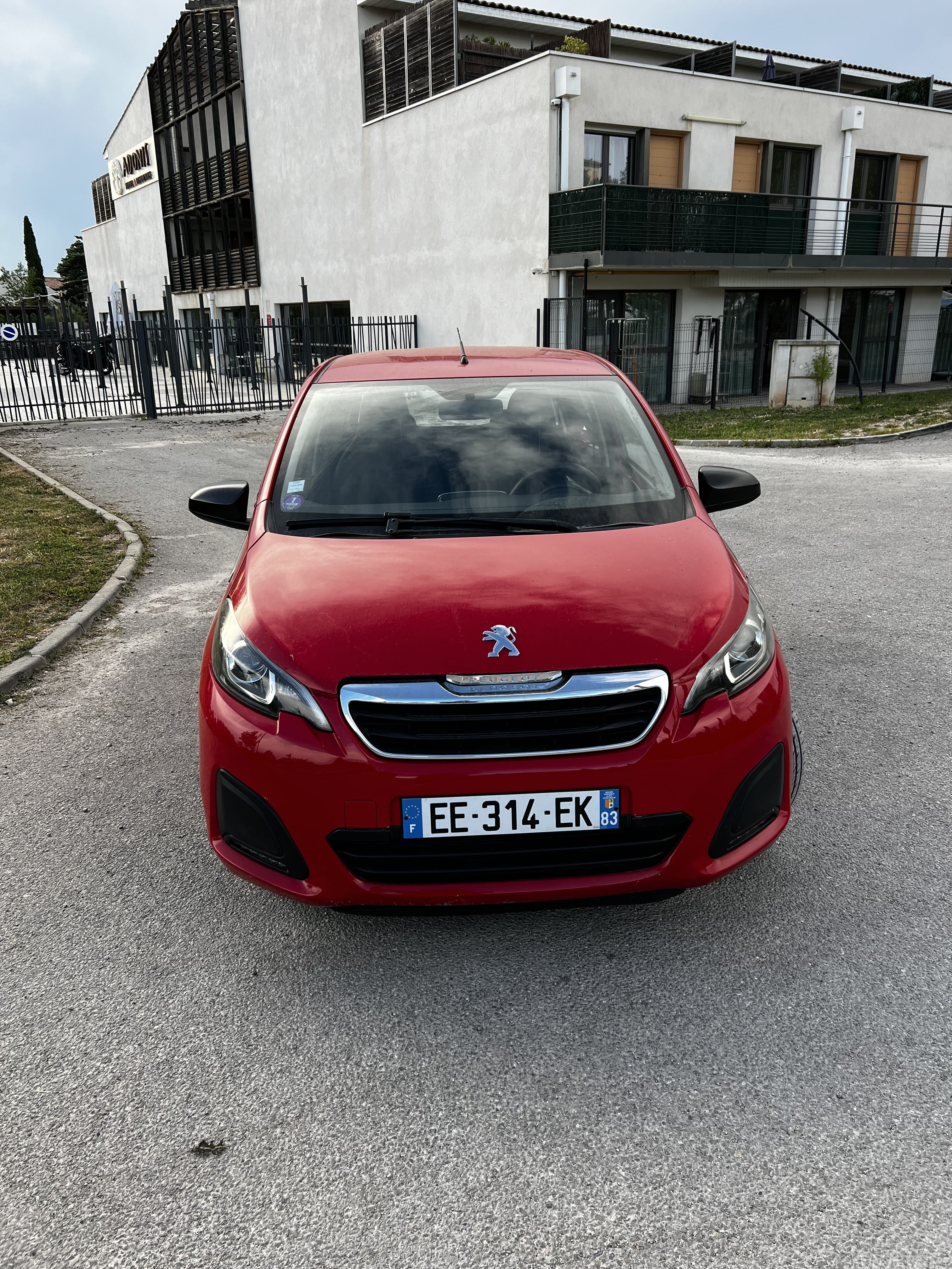Peugeot 108 1.0 vti 69 ch avec Port USB