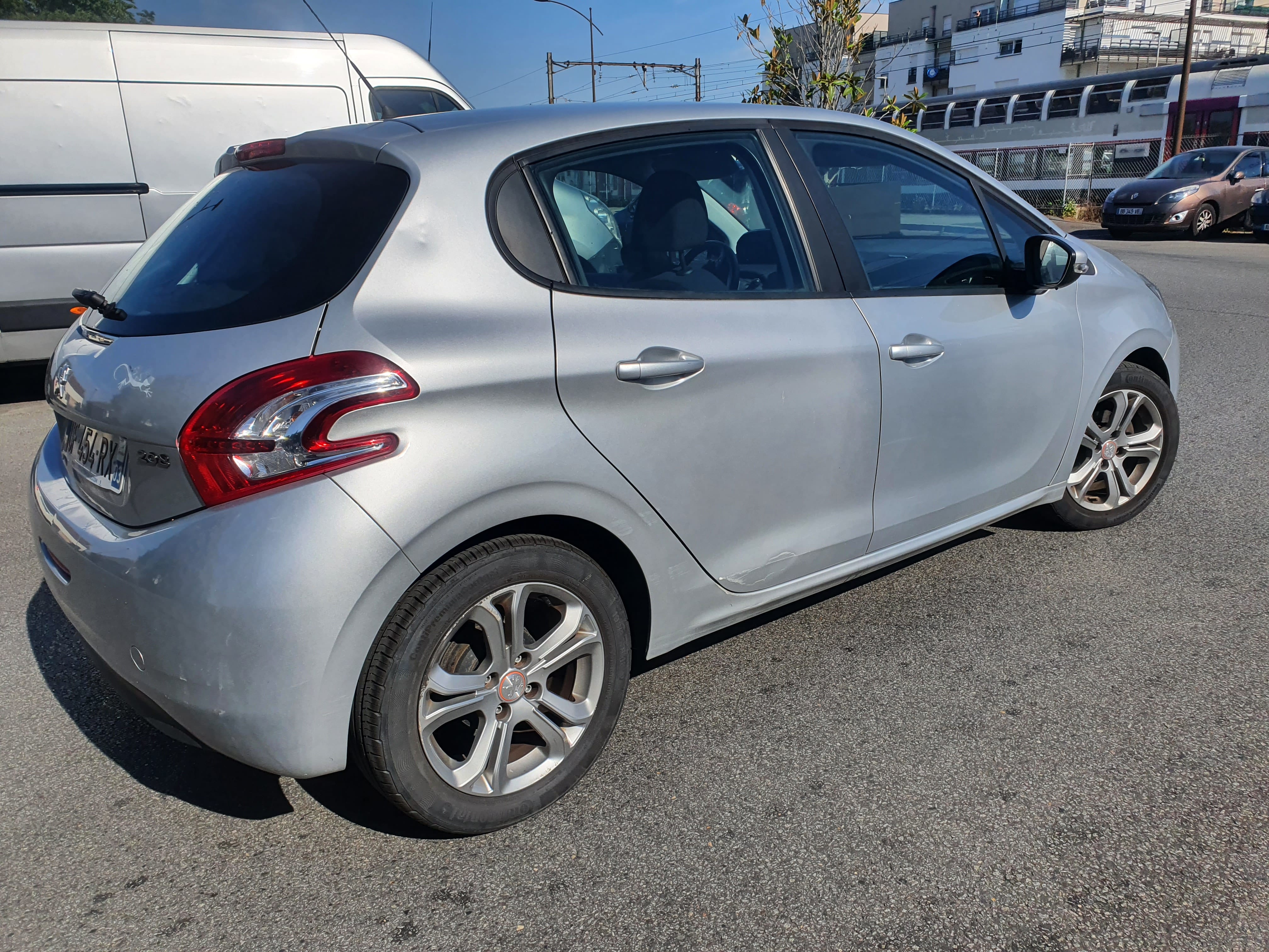 Peugeot 208 HDI avec Climatisation