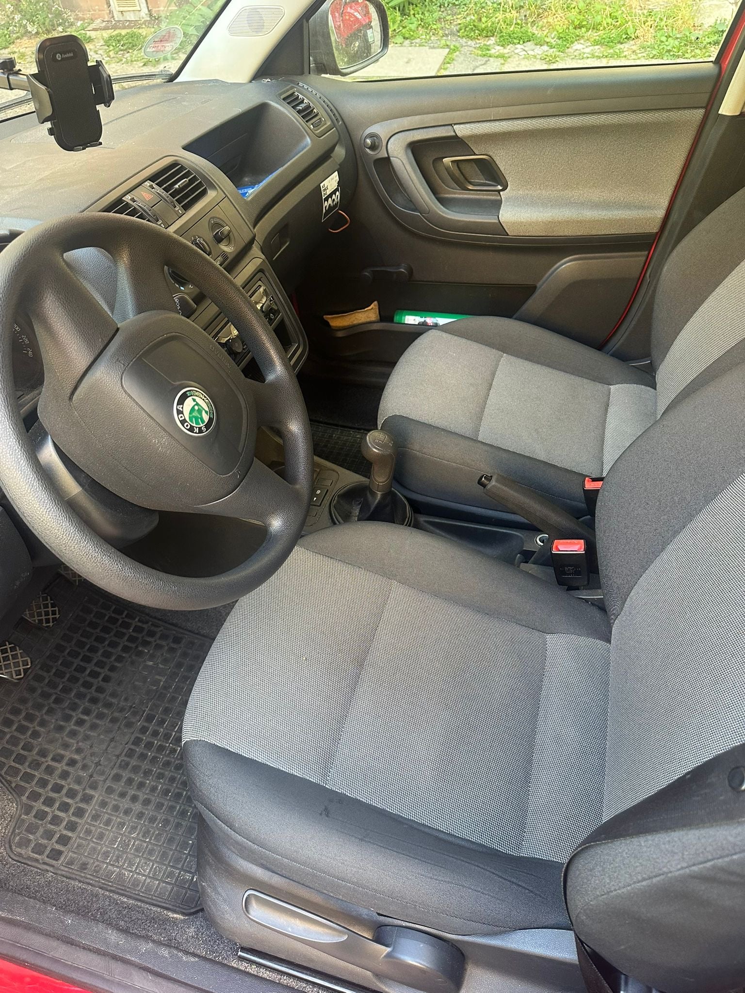 Skoda Fabia Kombi - VIEL Platz zu kleinem Preis with Snow tires
