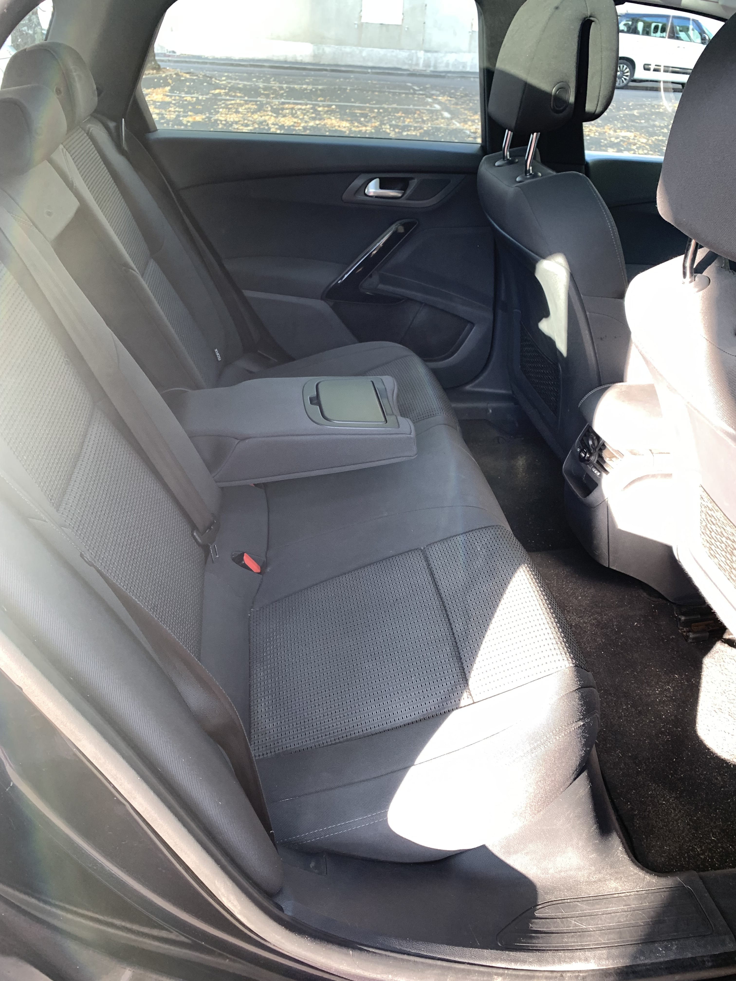 Peugeot 508 SW 2.0Hdi avec Coffre de toit