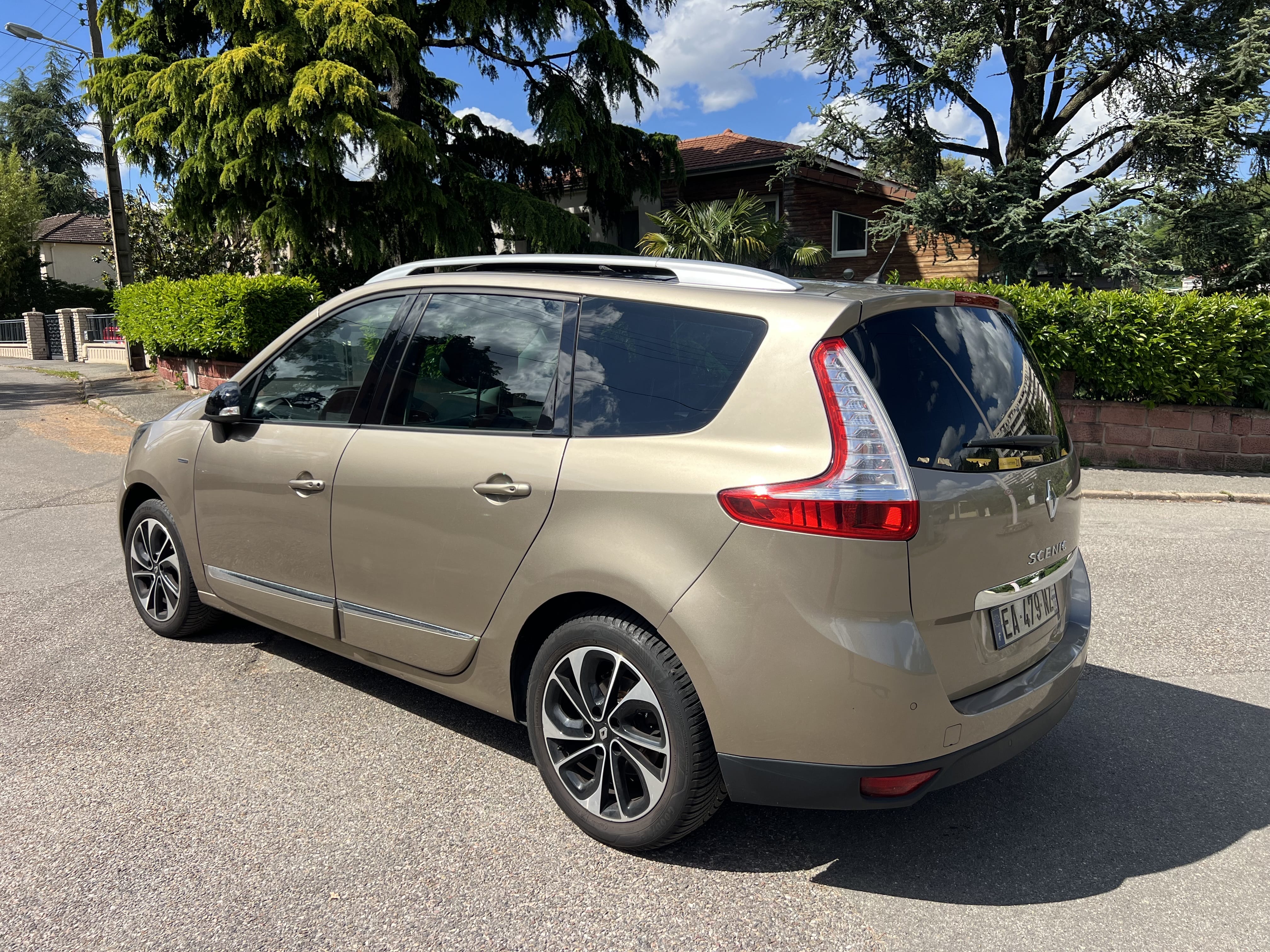 Renault Grand Scenic 1.2 TCE 130 BOSE EDITION 7PL - Essence - Boîte manuelle avec Caméra de recul