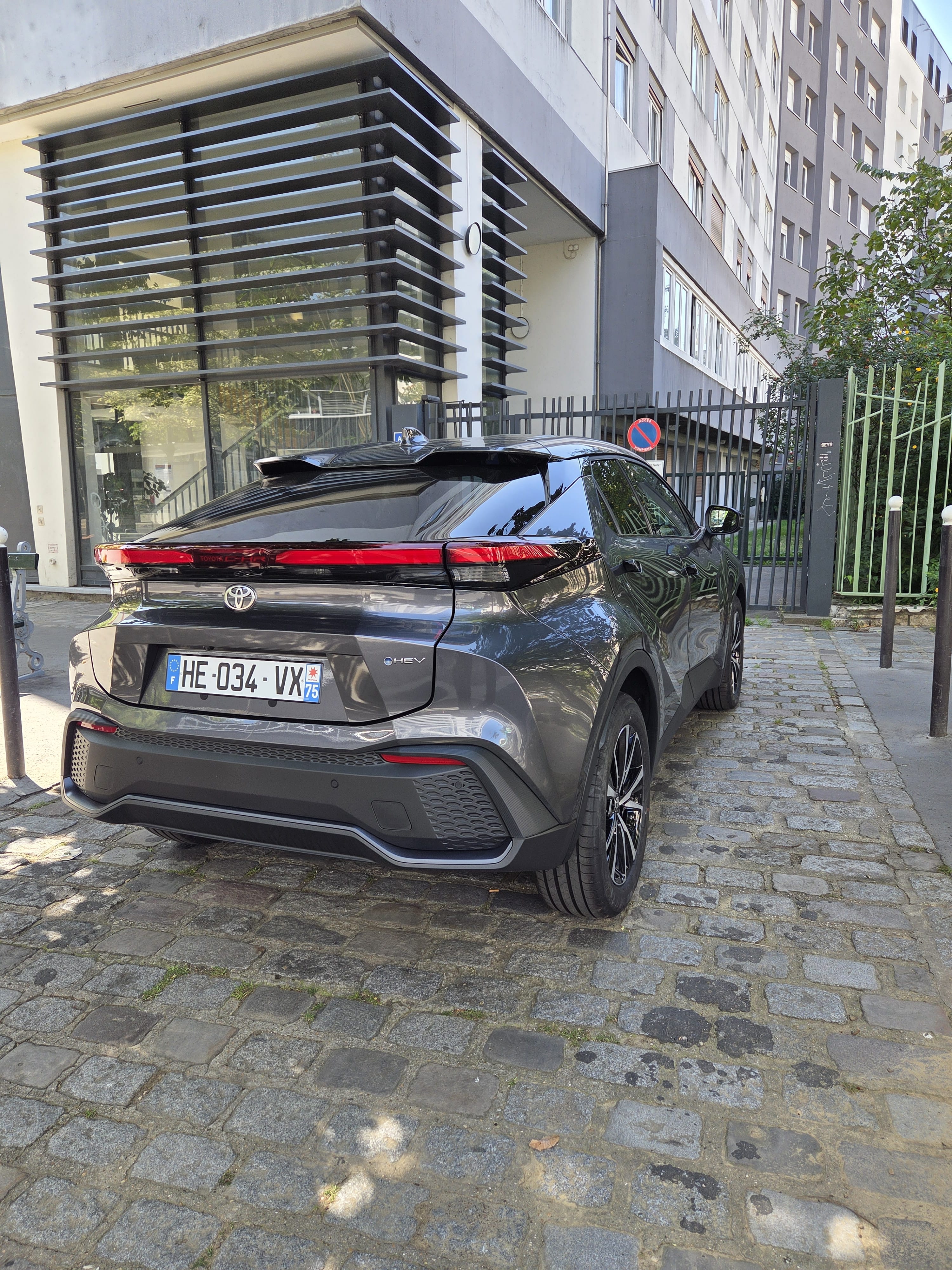 Toyota C-HR Hybrid avec GPS