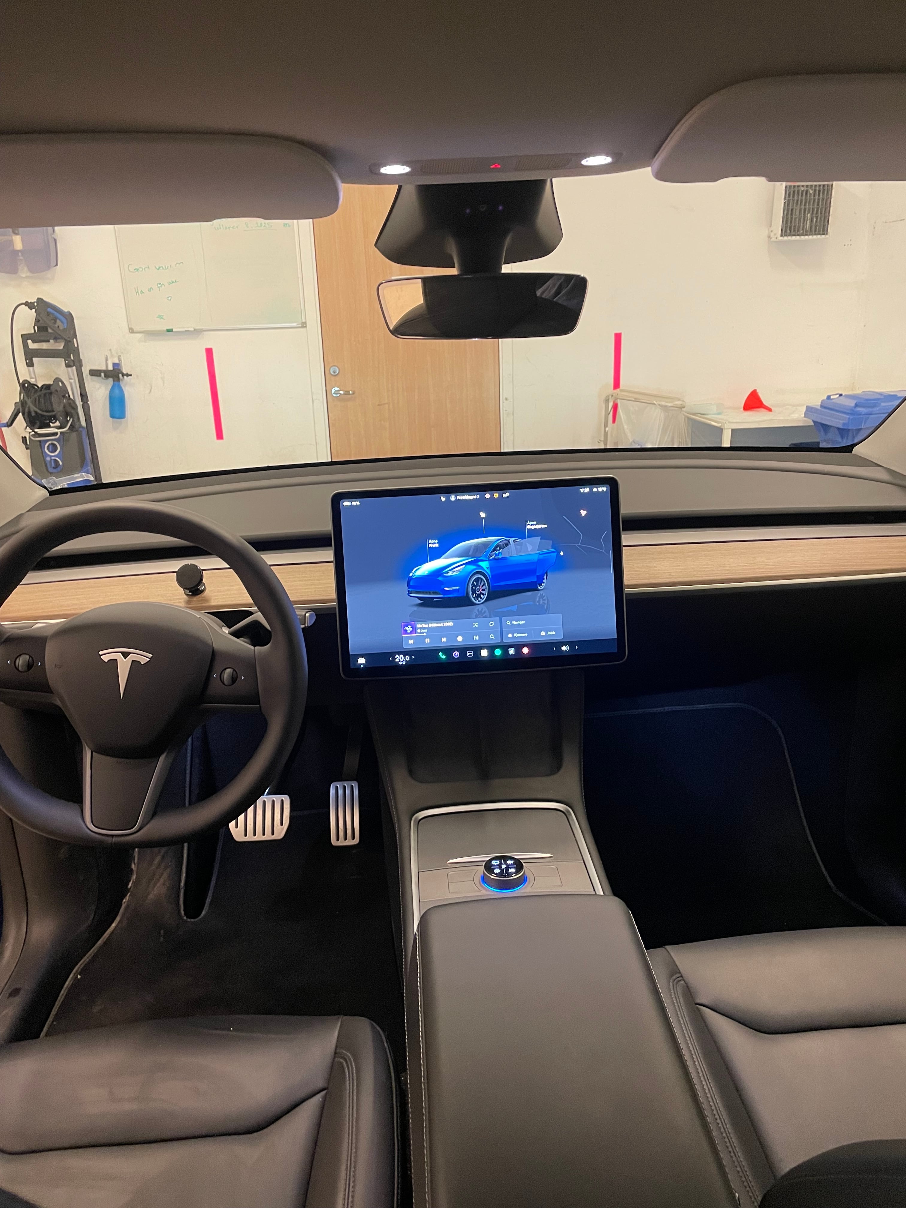 Tesla Model Y Performance med Cruisekontroll