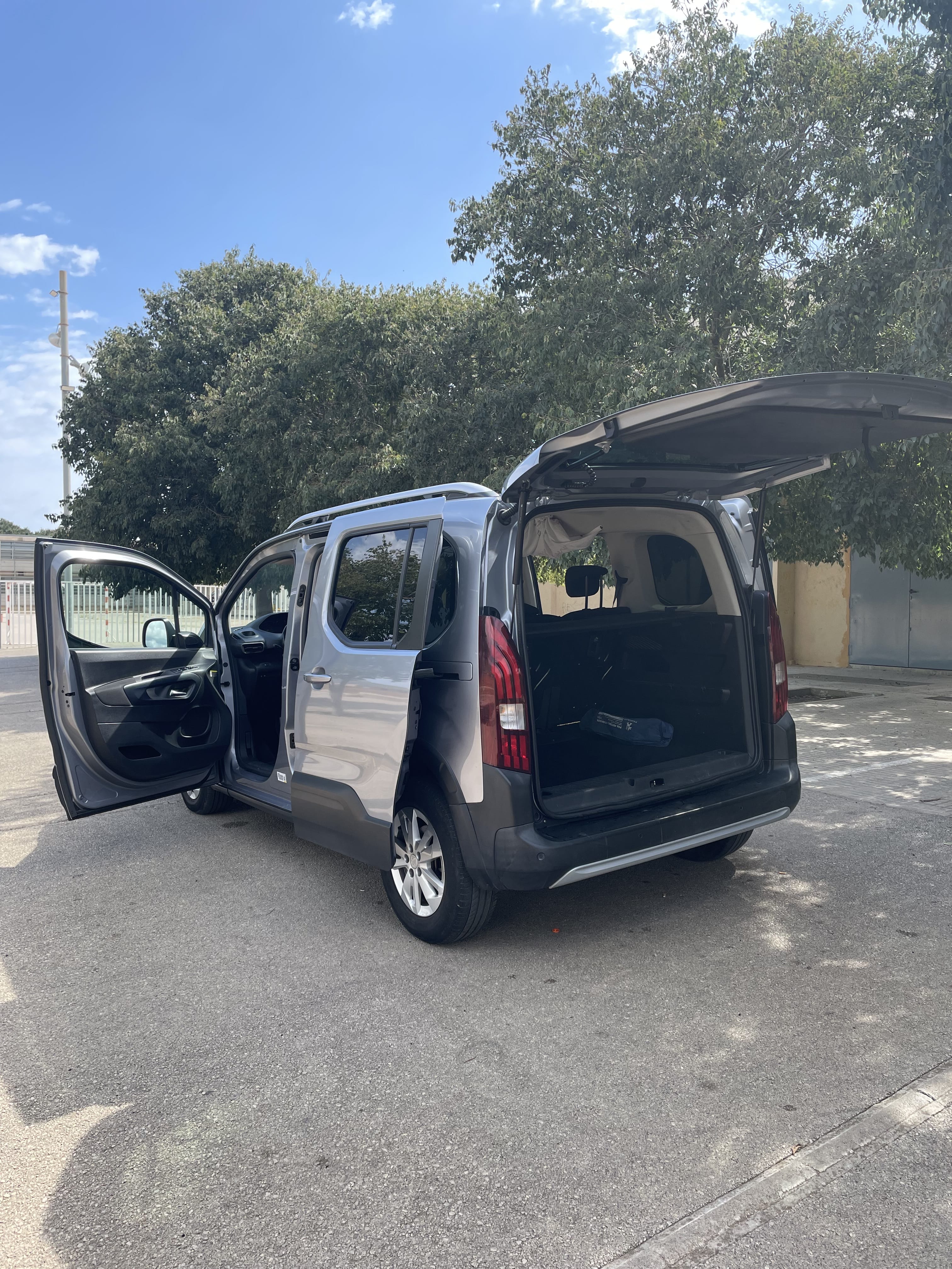 Peugeot e-Rifter Minivan con Cámara de marcha atrás