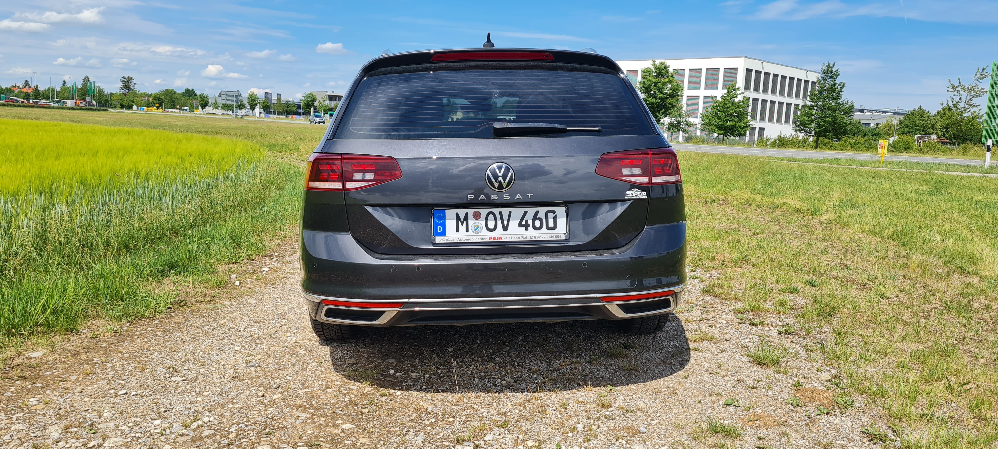 Volkswagen Passat Kombi mit Kindersitz
