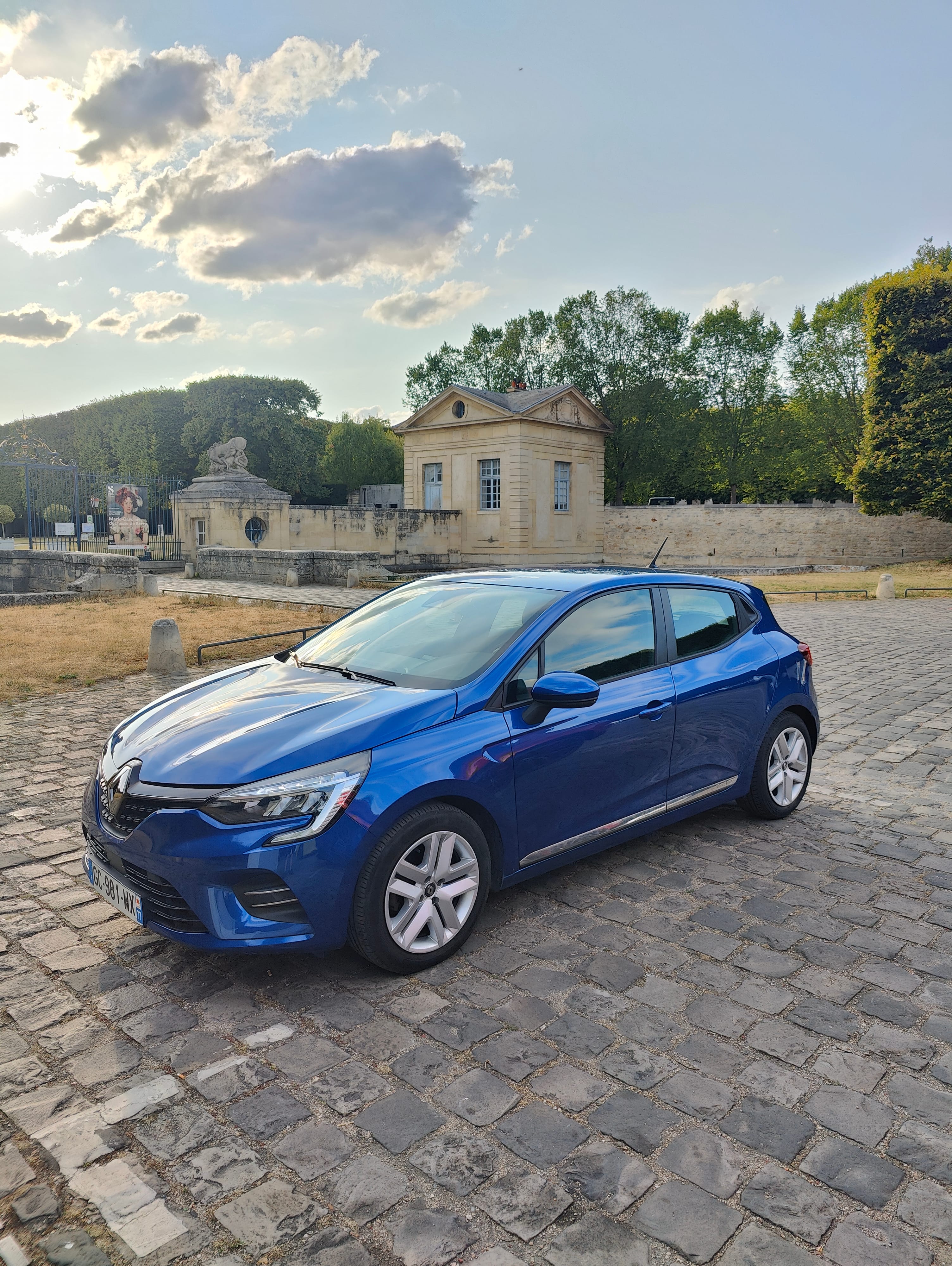 Renault Clio E-tech, 2021, Essence 95 / Electric (hybrid), automatic