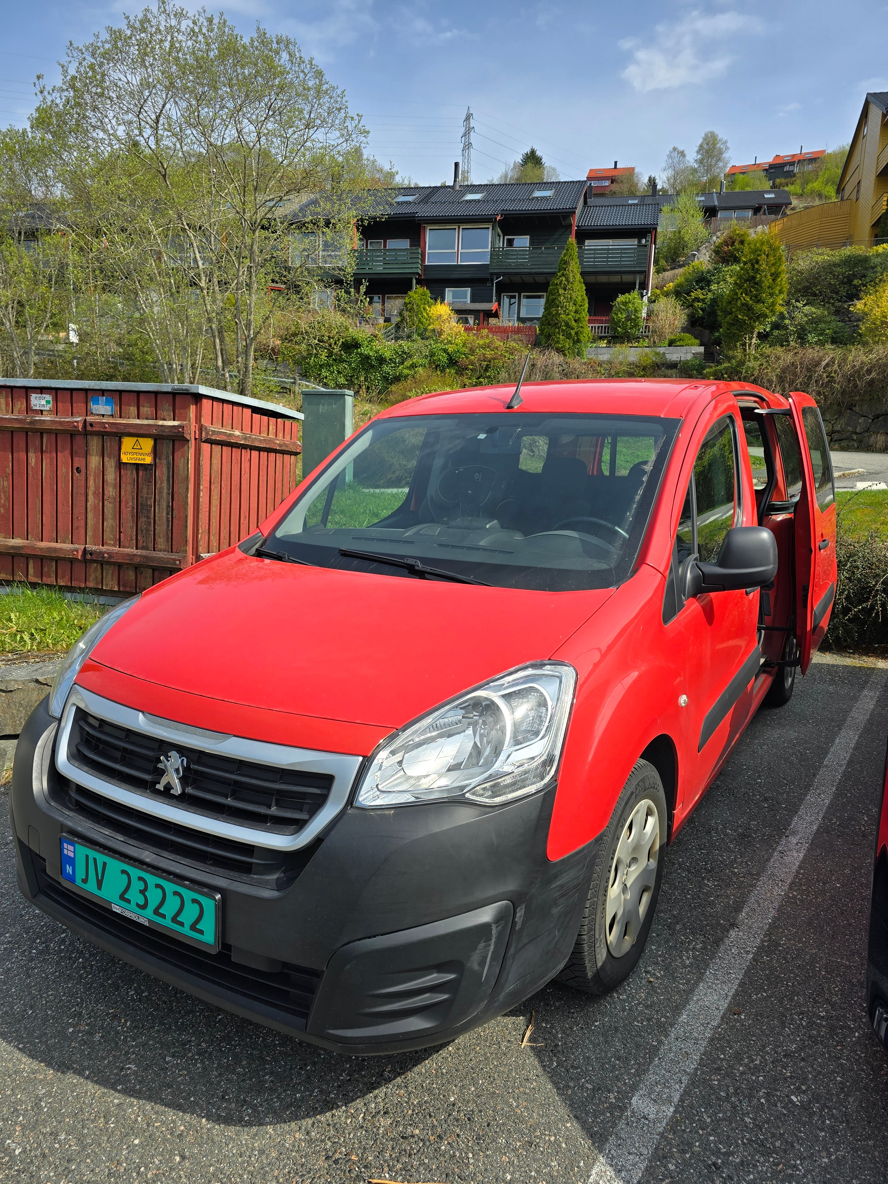 Peugeot Partner Varebil 1,6 hdi. L2, lang utgave, Automat, Hengerfeste, dobbel skyvedør, splittet bakluke, 2015, Diesel, automatic