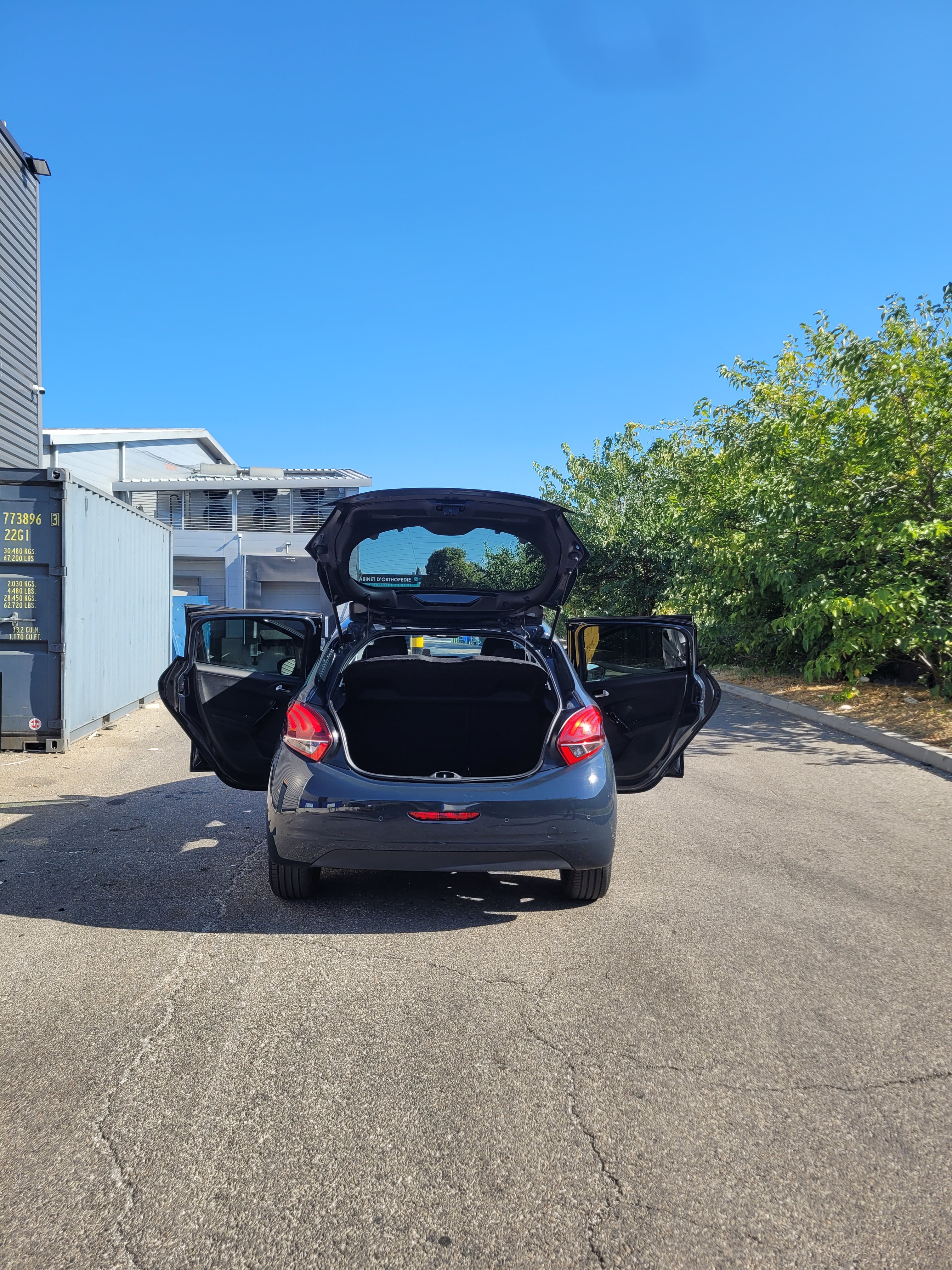 Peugeot 208 SIGNATURE avec Climatisation