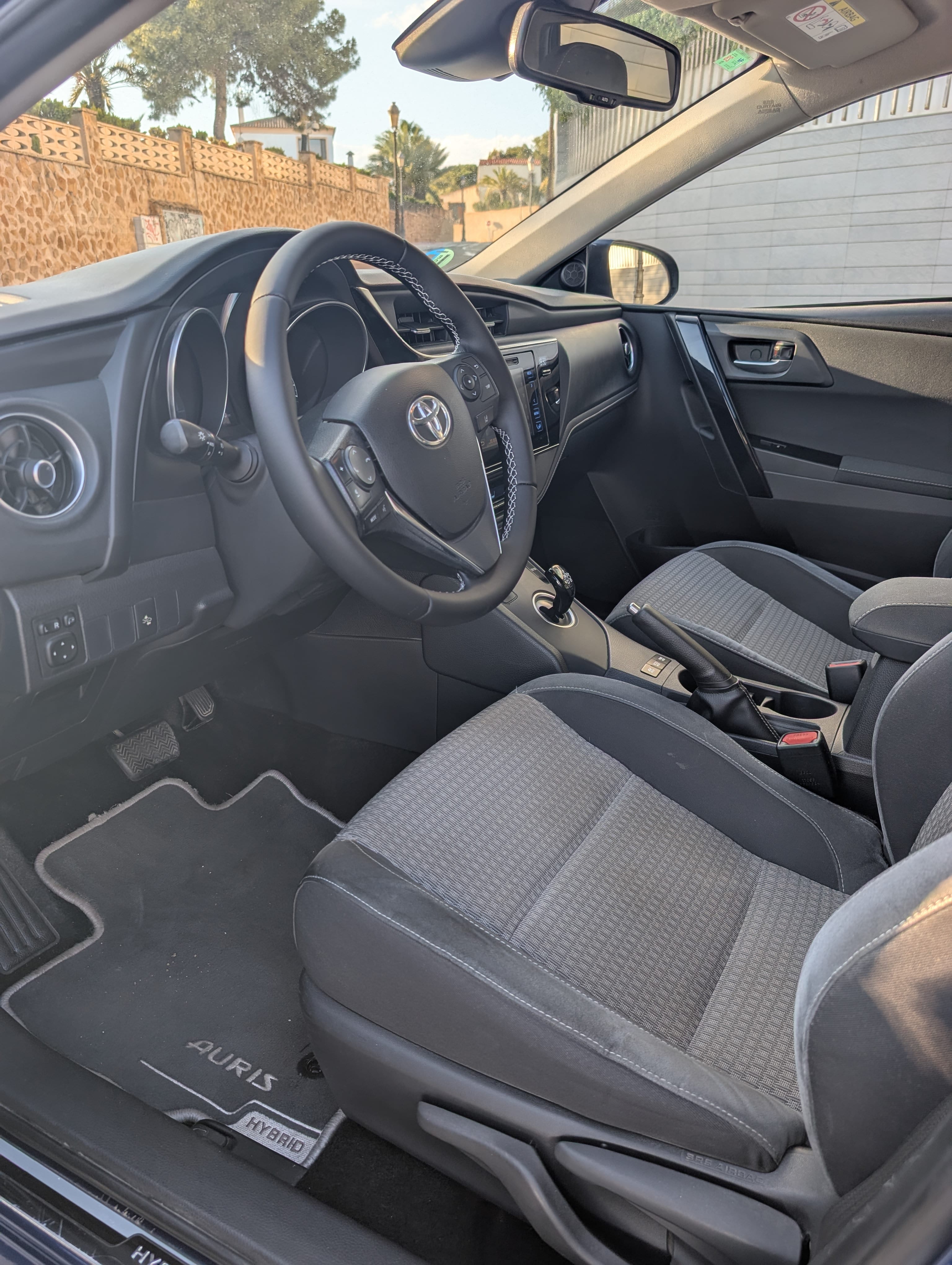 Toyota Auris Hibrido 2018 met Autostoel baby