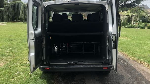 Renault Trafic Passenger Louez le Renault Trafic 9 places – Espace, Confort et Économie pour Tous Déplacements avec Régulateur de vitesse