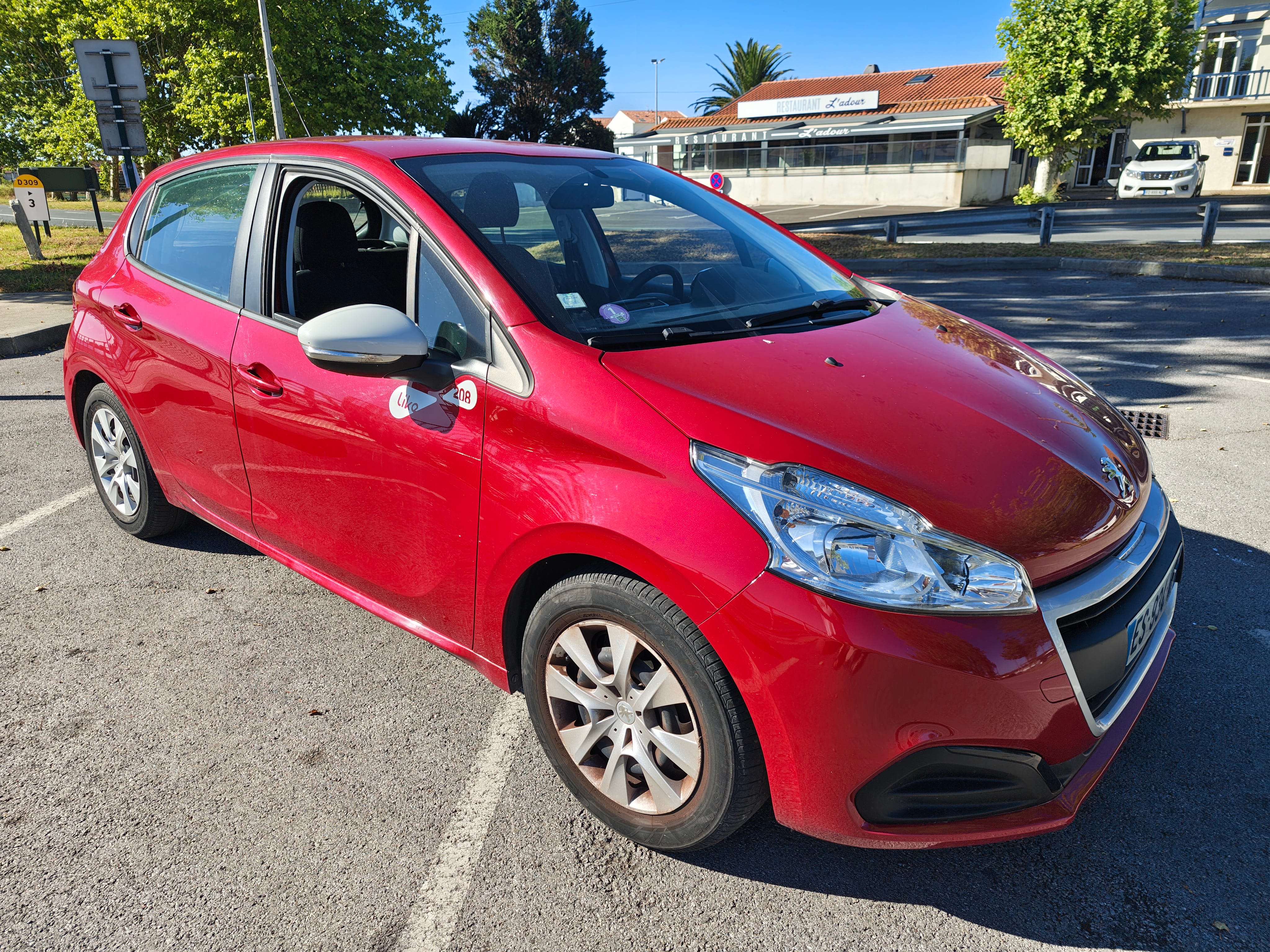 Peugeot 208