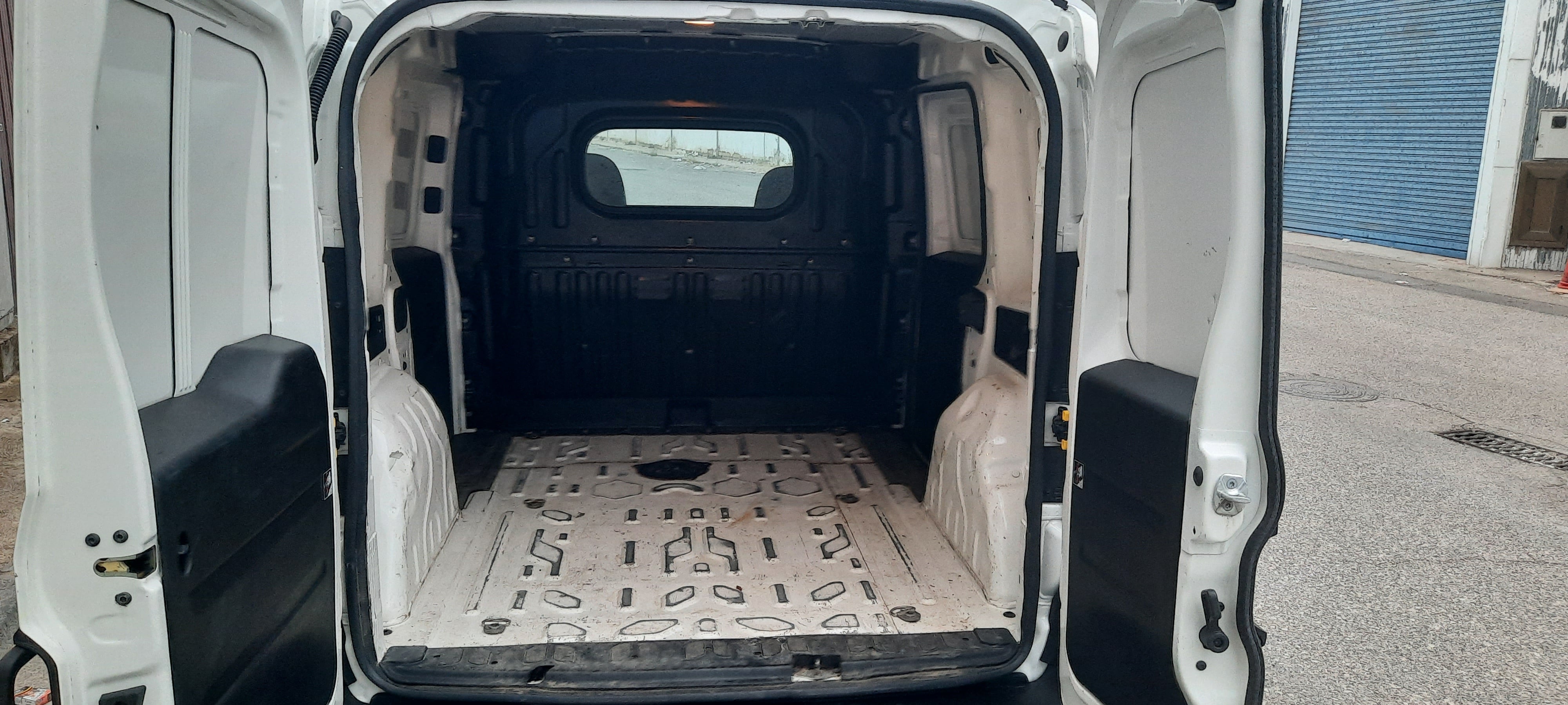 Fiat Doblo Cargo con Puertos de carga USB