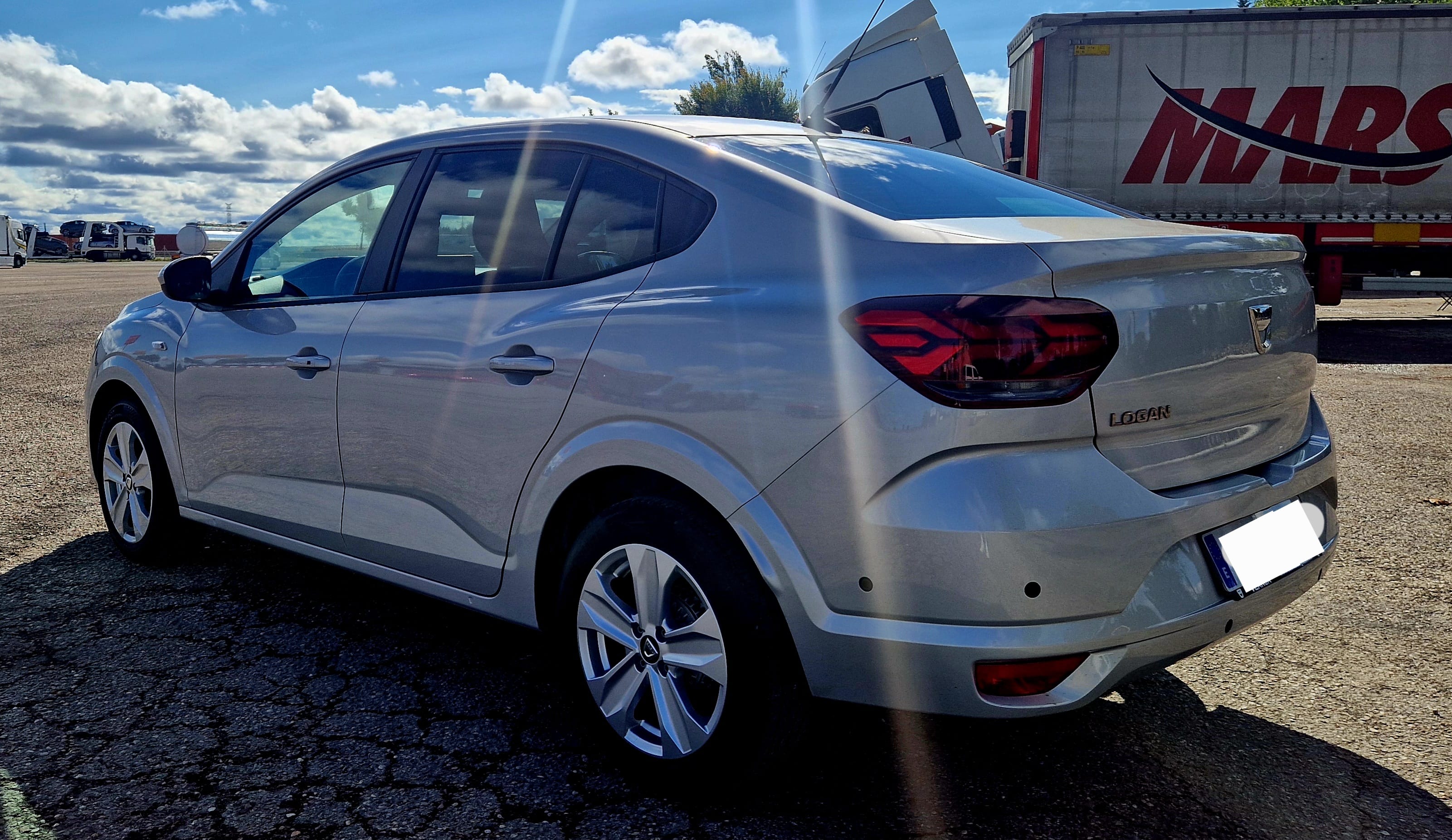 Dacia Logan ECO 100cv GLP con Apple CarPlay