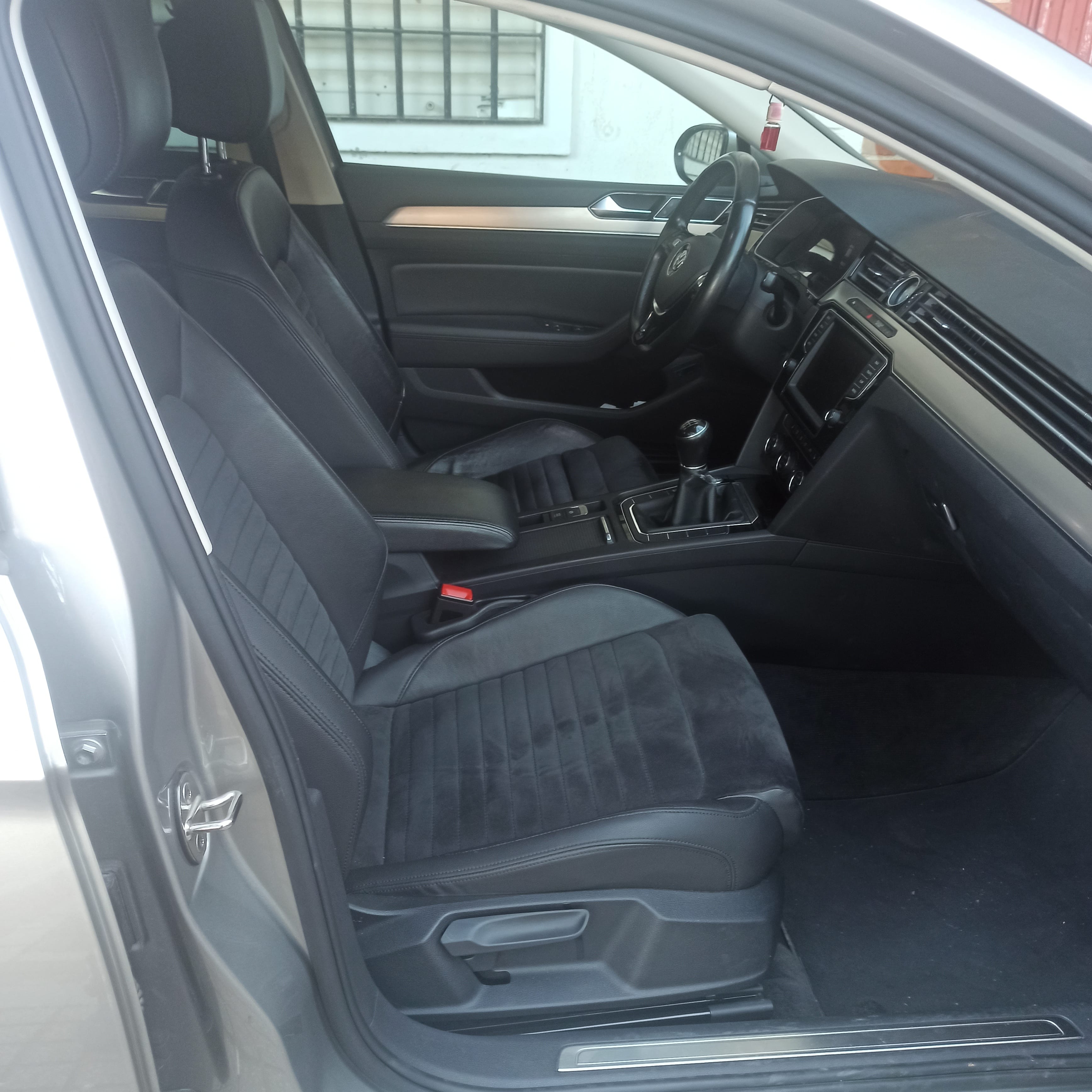 Volkswagen Passat 2.0L TDI SEL Premium con Audio Bluetooth