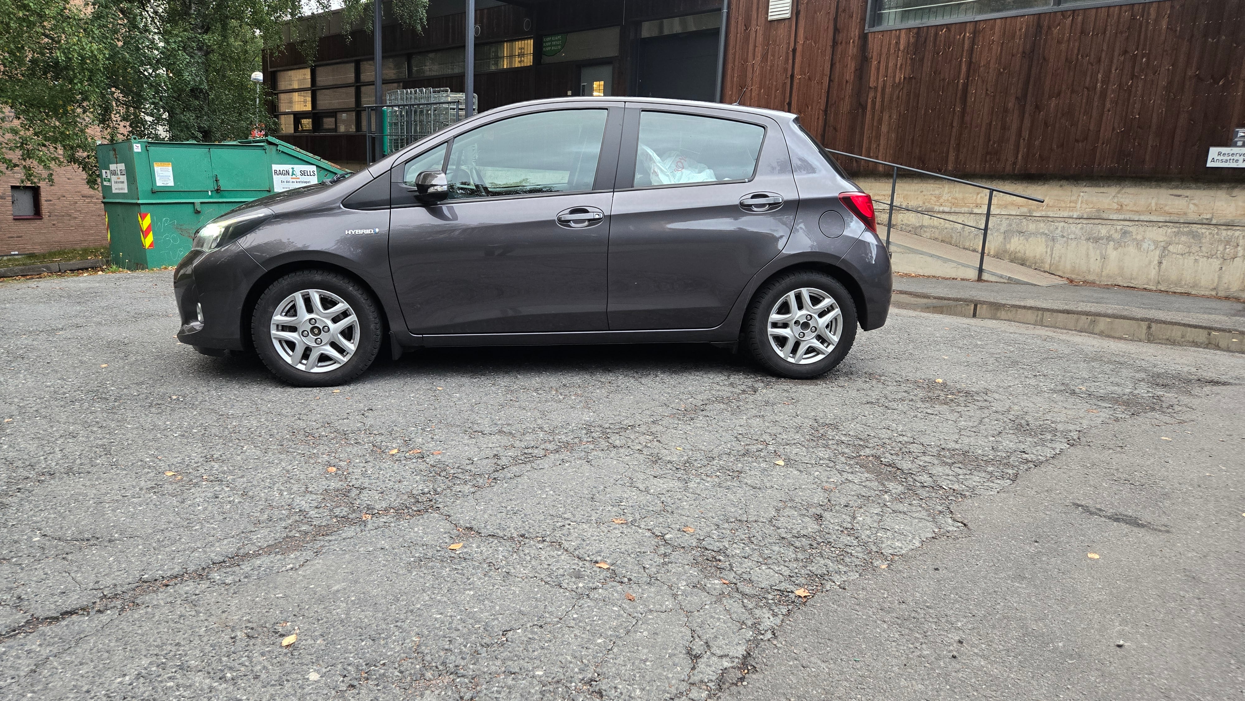 Toyota Yaris Hybrid med Aircondition