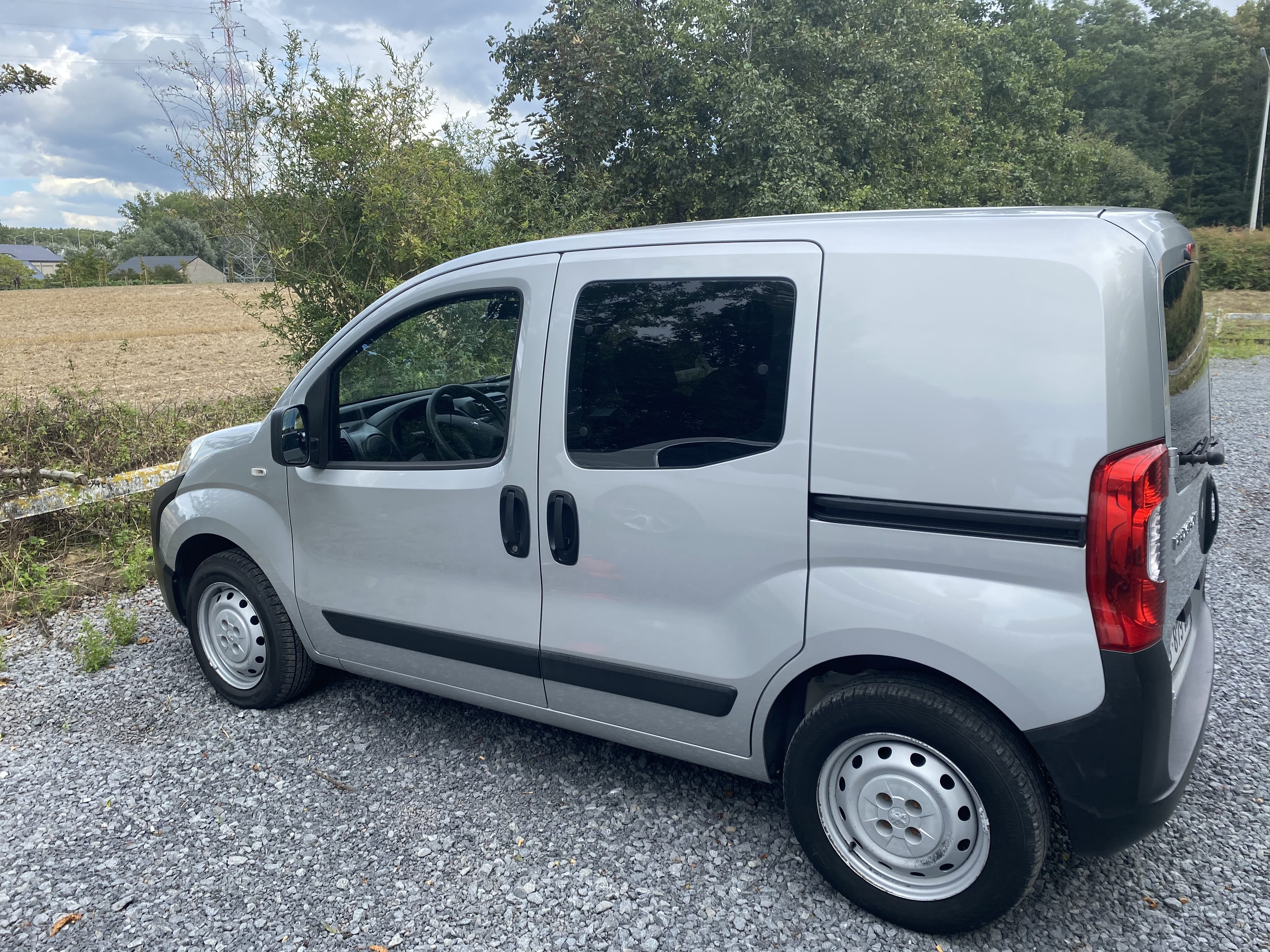 Peugeot Bipper Tepee (Utility) + Equipements+ Place de Parking, 2012, Essence 95