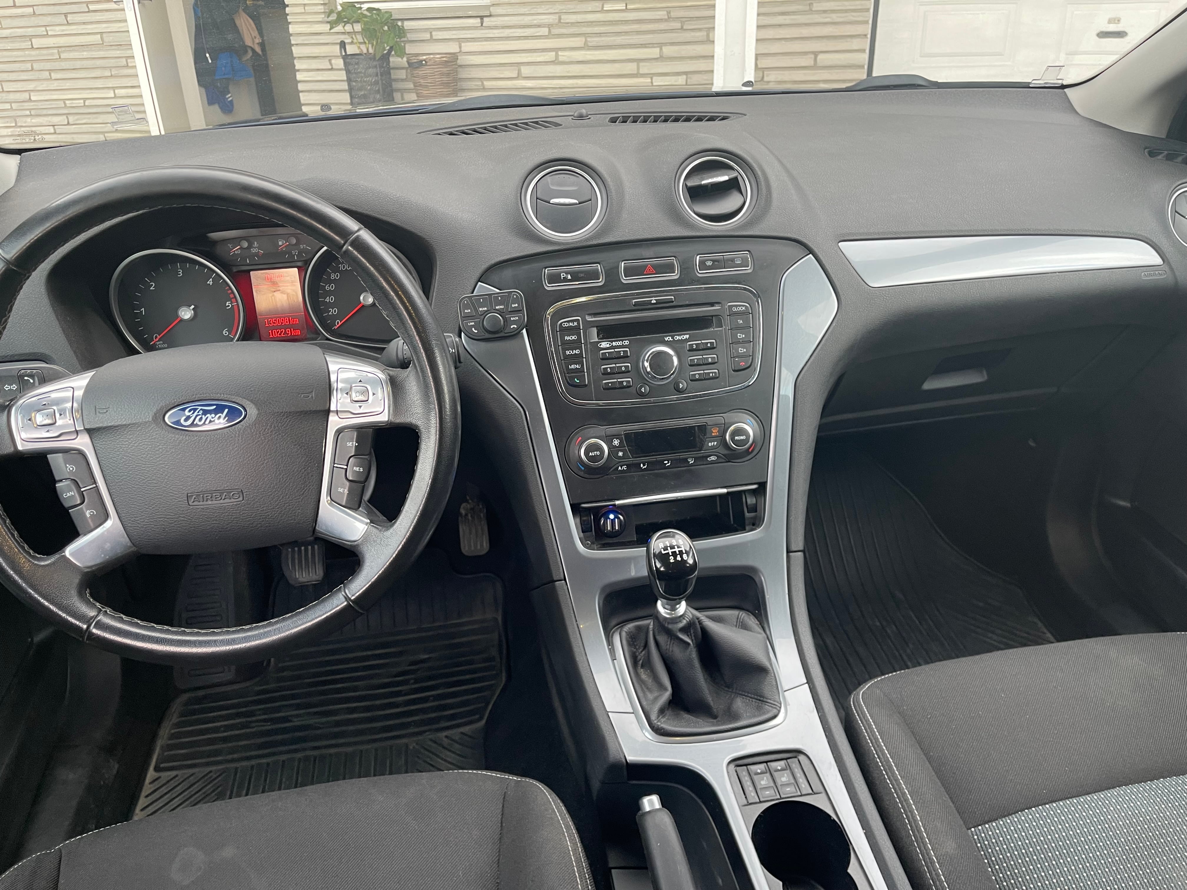 Ford Mondeo 2.0L 140 hk TDCI med Lydinngang