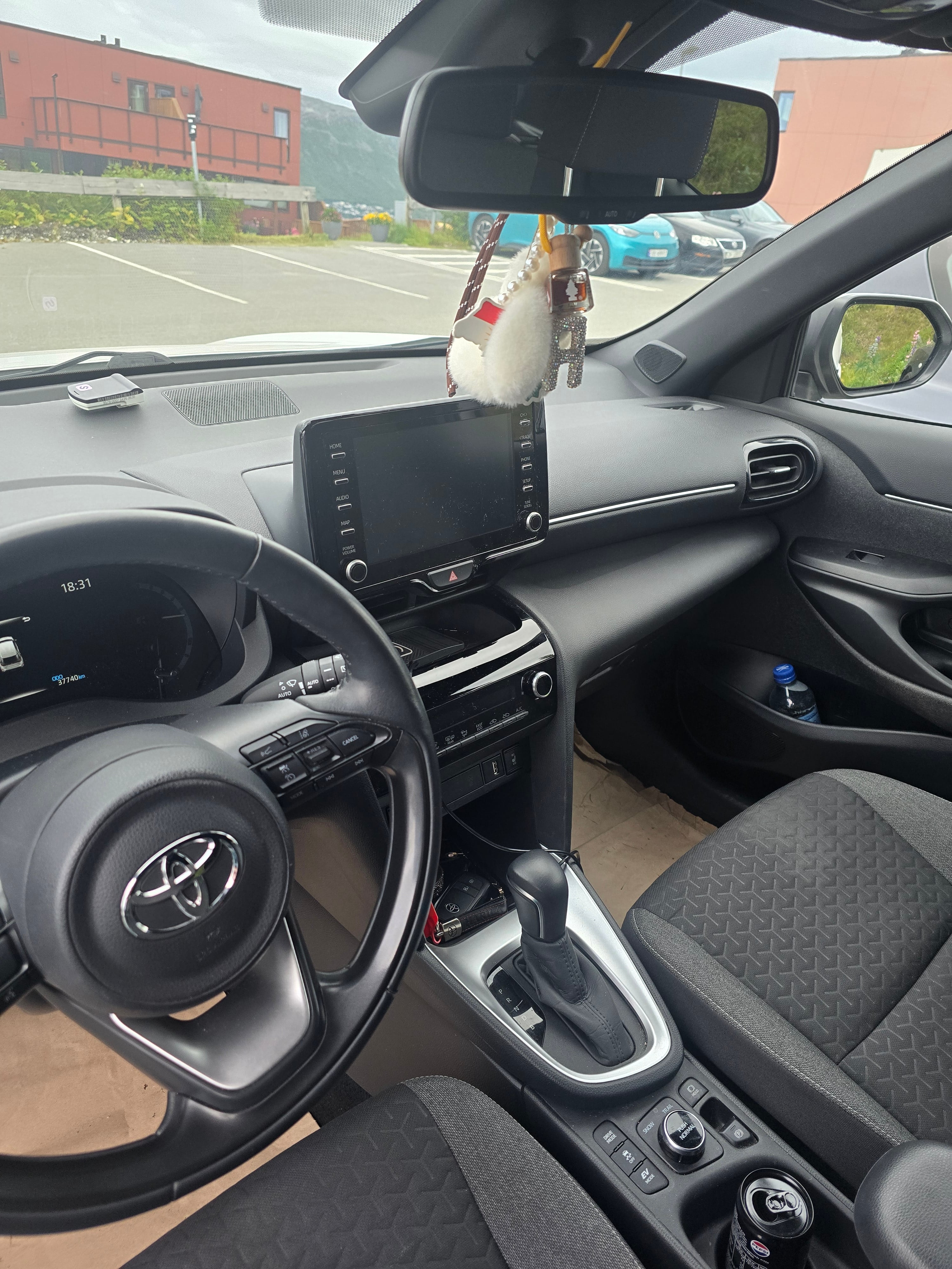 Toyota Yaris Cross Hybrid with Air conditioning