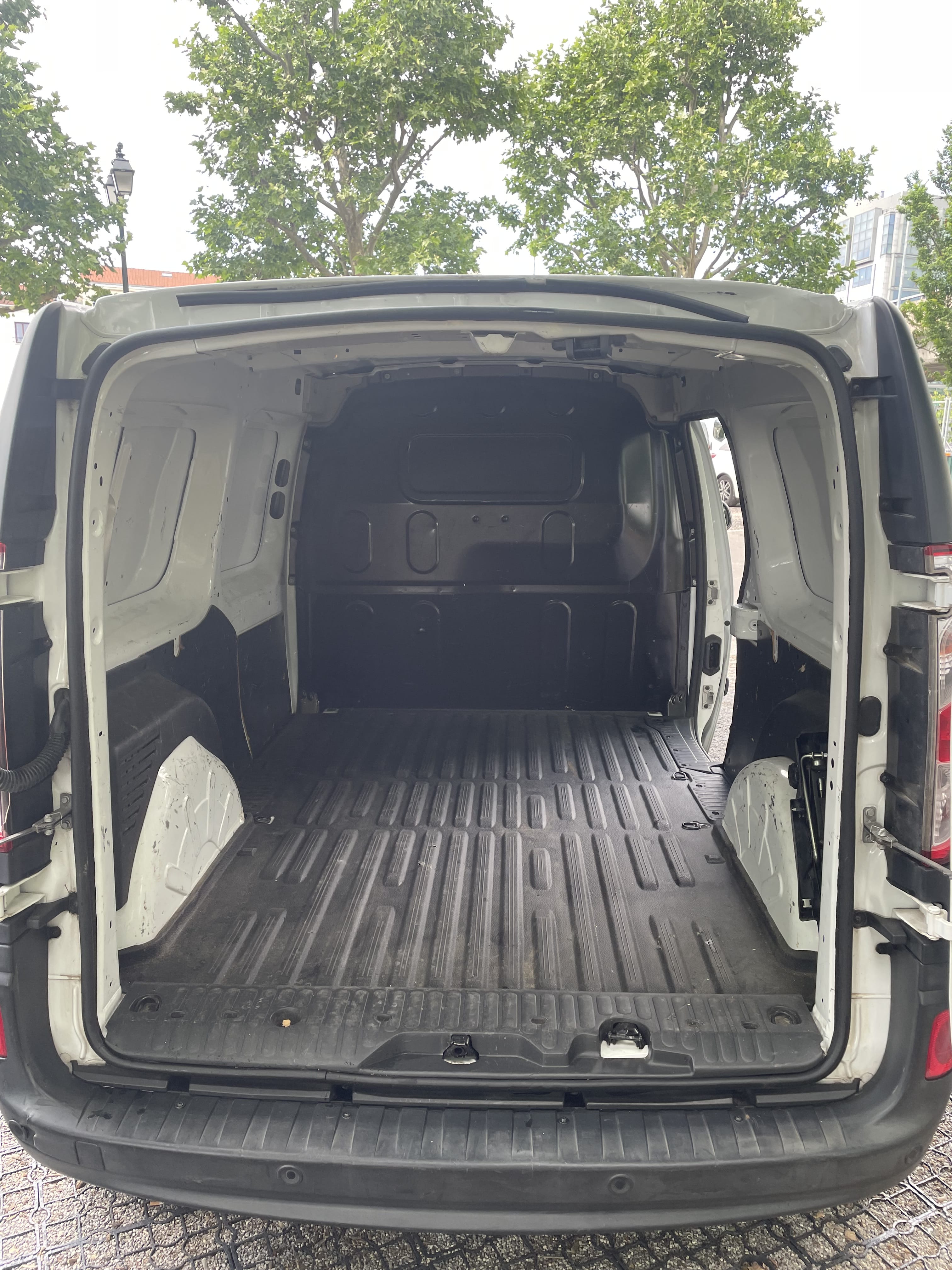 Renault Kangoo Fourgon  : MAXI (grand volume) avec Apple CarPlay