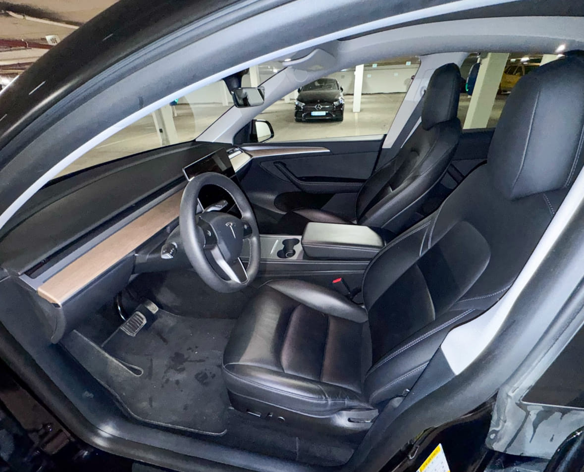 Tesla Model Y Long Range with GPS