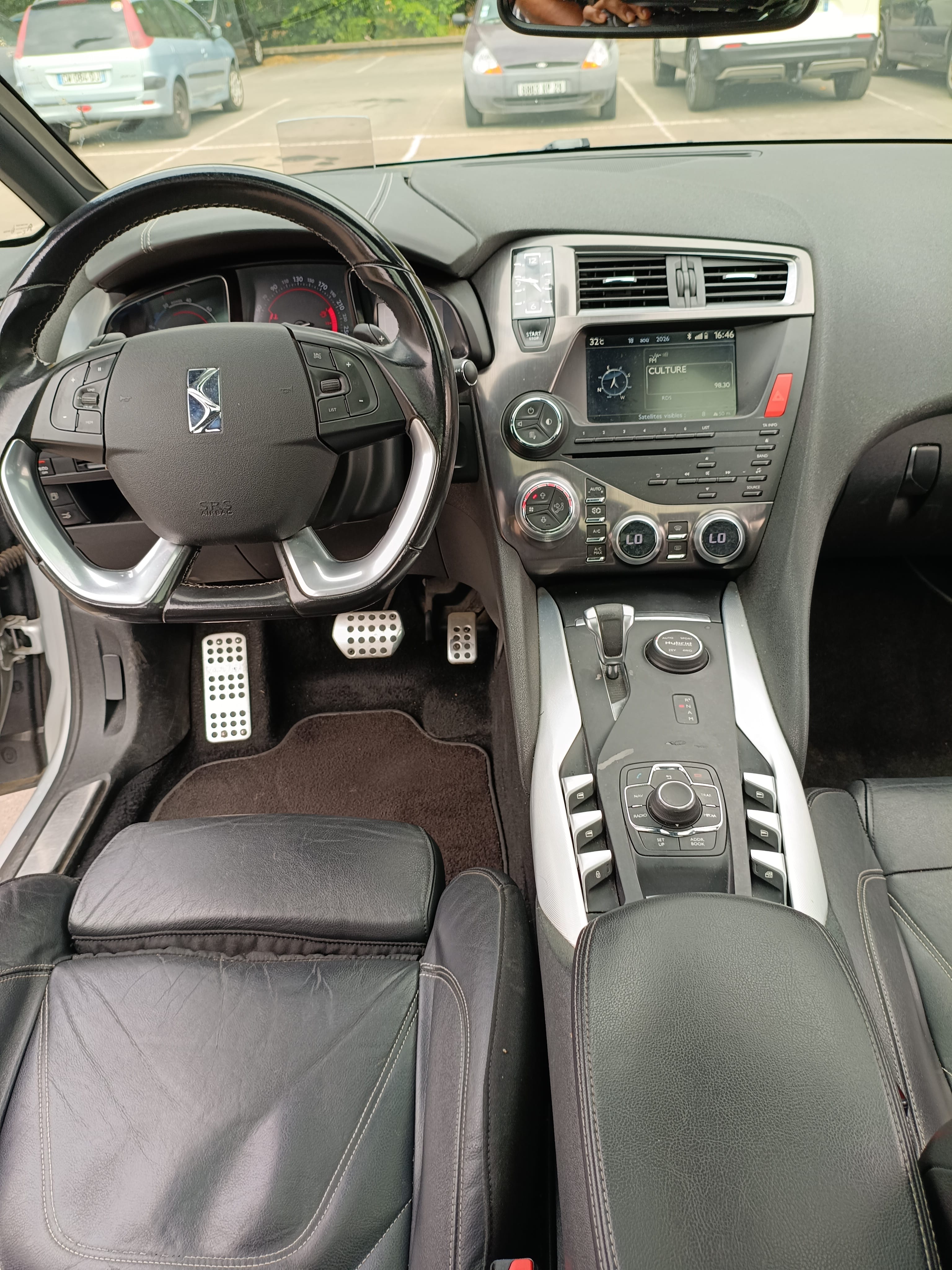 Citroen DS5 with Backup camera