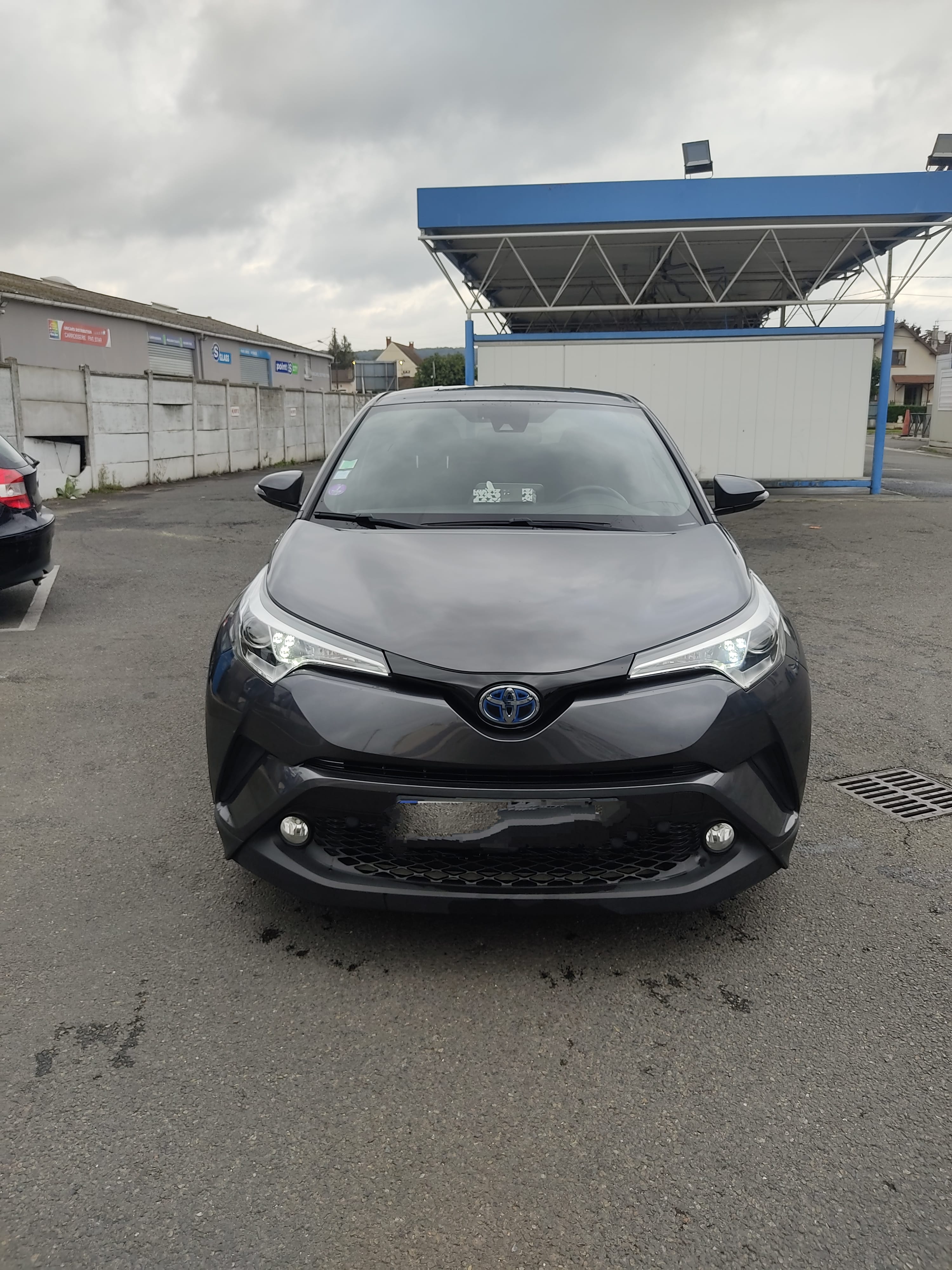 Toyota C-HR Hybrid, 2018, Essence 95 / Électrique (hybride), automatique