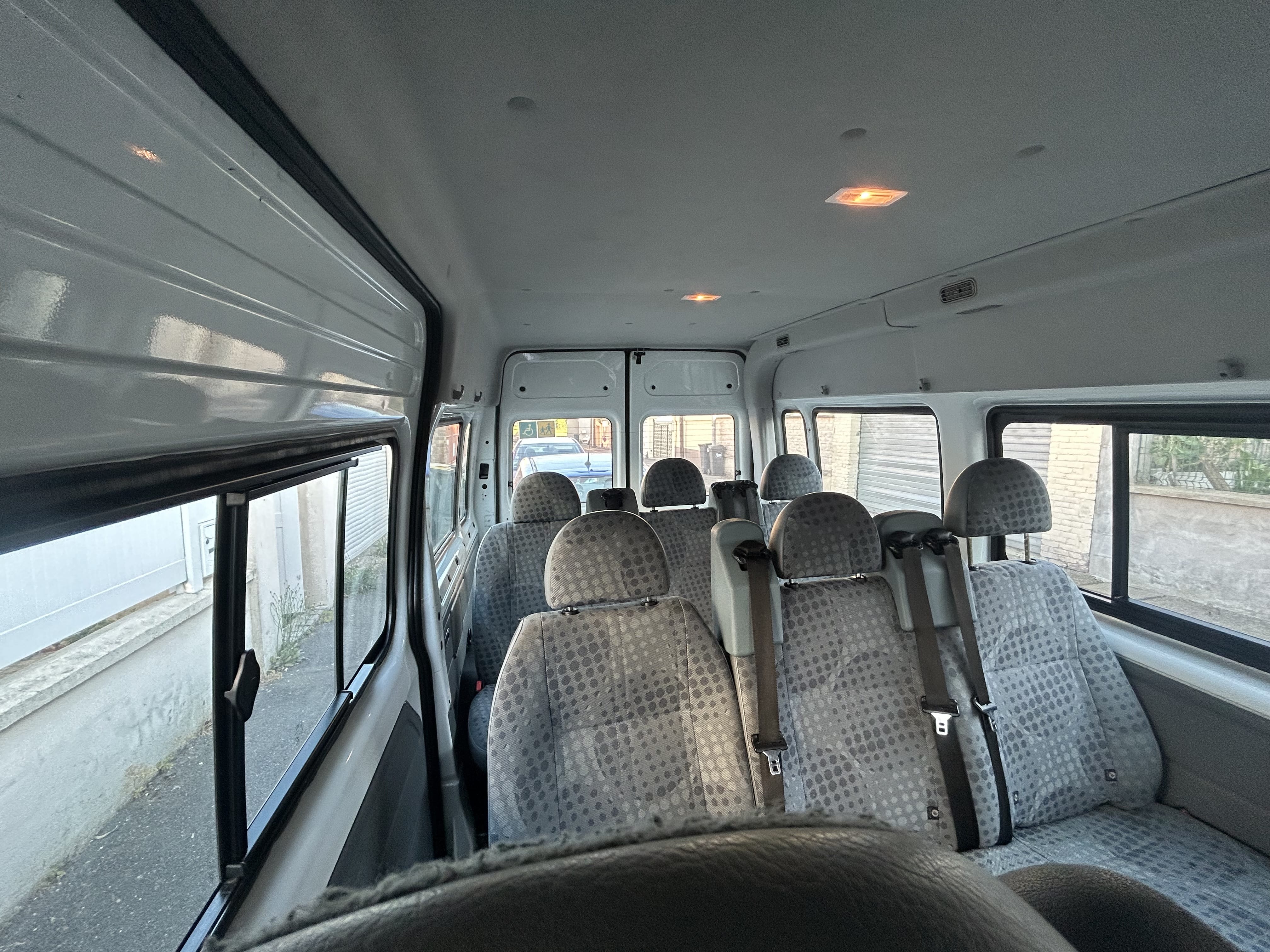 Ford Transit Kombi 2.2 TDCI / 9 places / Accès PMR avec Autoradio