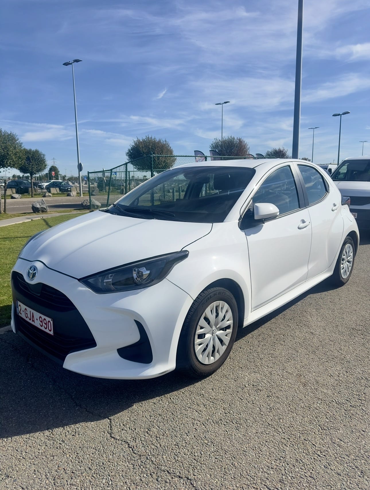 Toyota Yaris Hybride Automatique, 2023, Euro 95 (E10) / Électrique (hybride), automatique