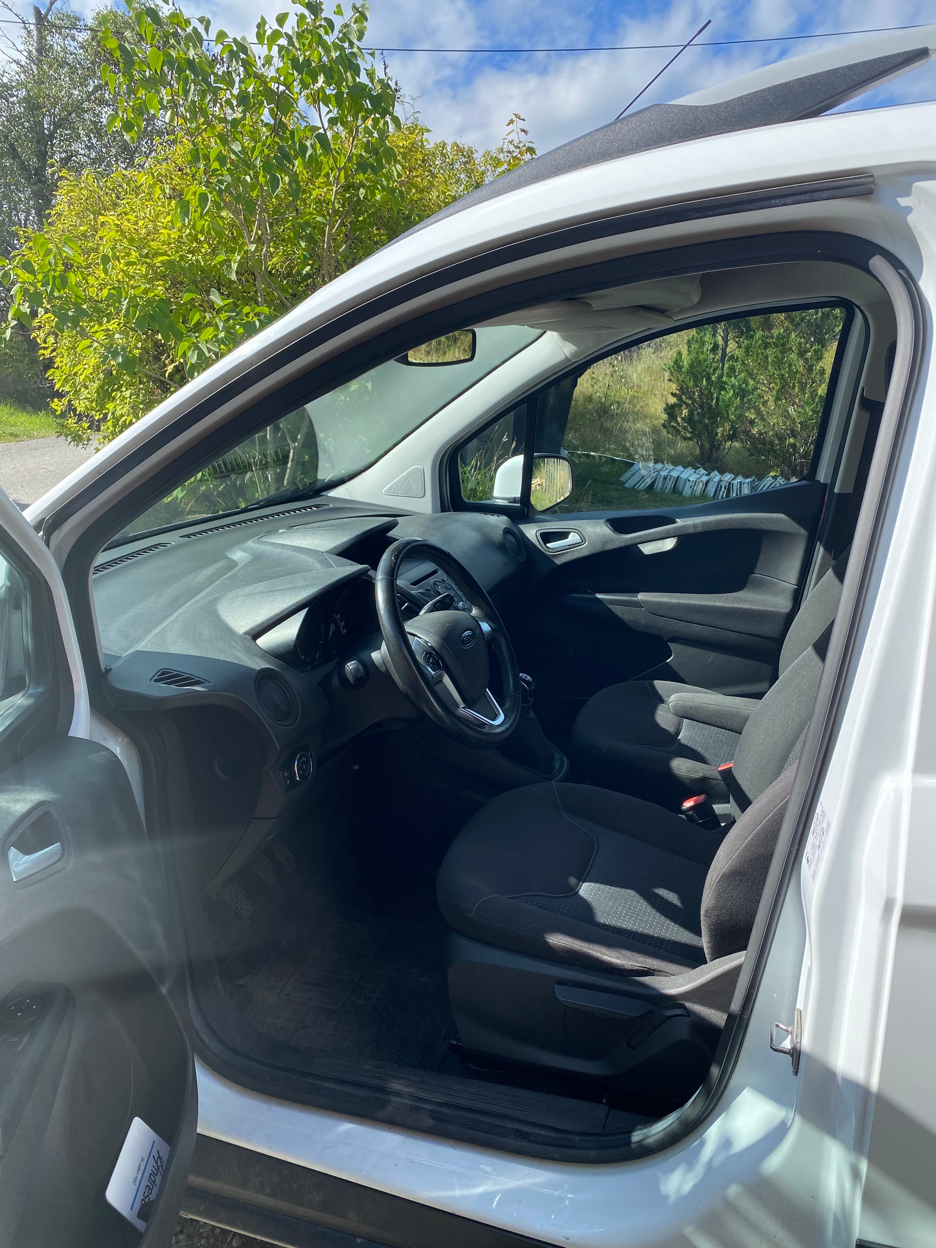 Ford Transit Courier Combi med Bluetooth audio