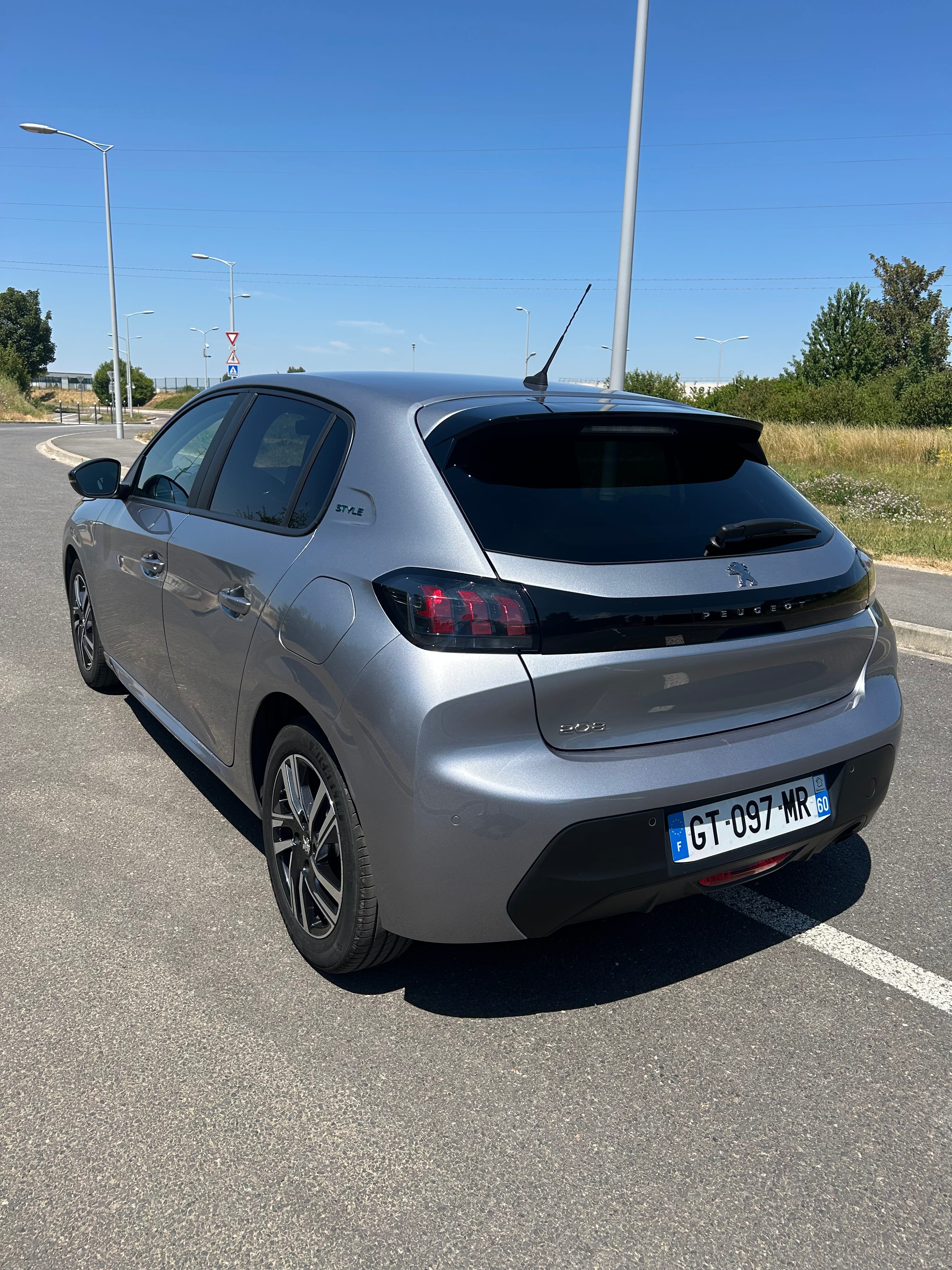 Peugeot 208 avec GPS