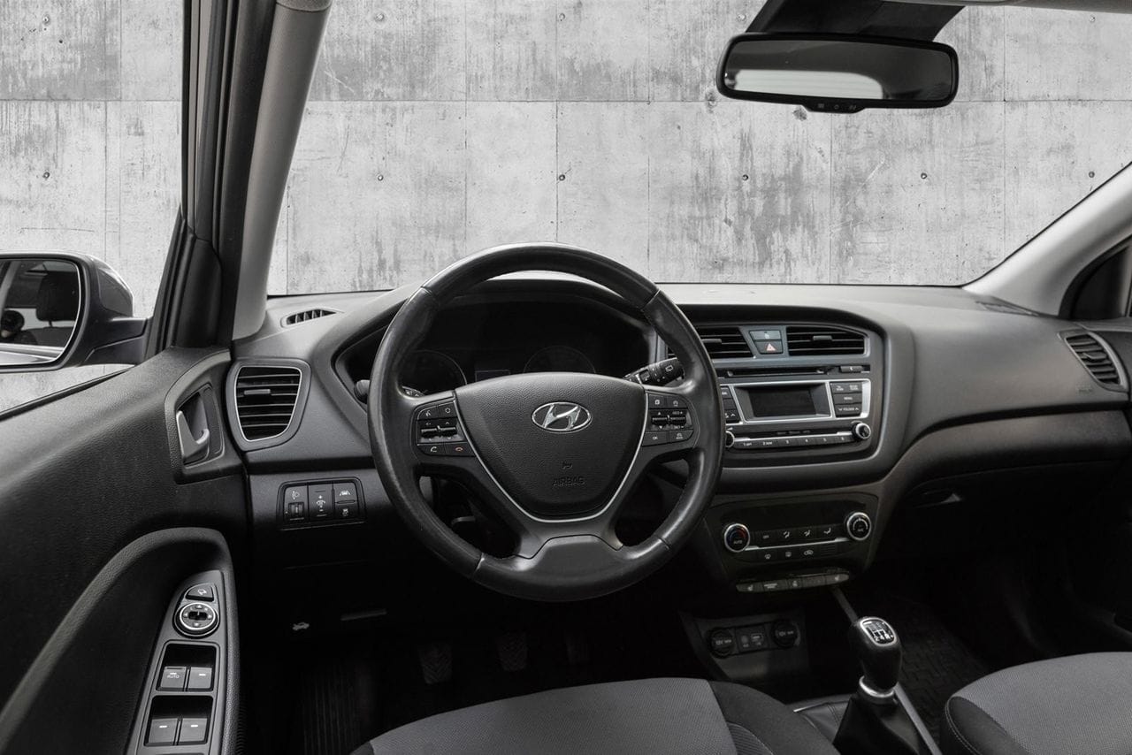 Hyundai i20 with Baby seat