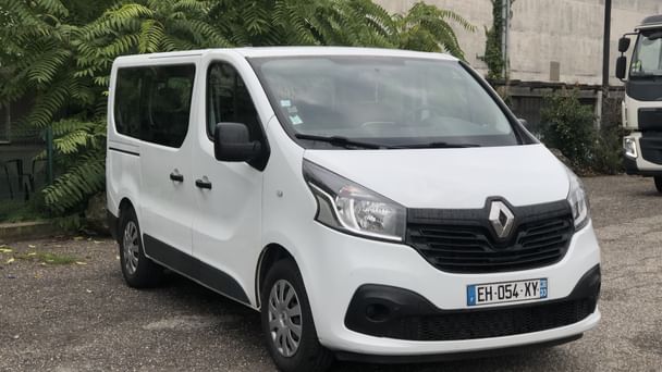 Renault Trafic Passenger Louez le Renault Trafic 9 places Long – Espace, Confort et Économie grand coffre avec Régulateur de vitesse