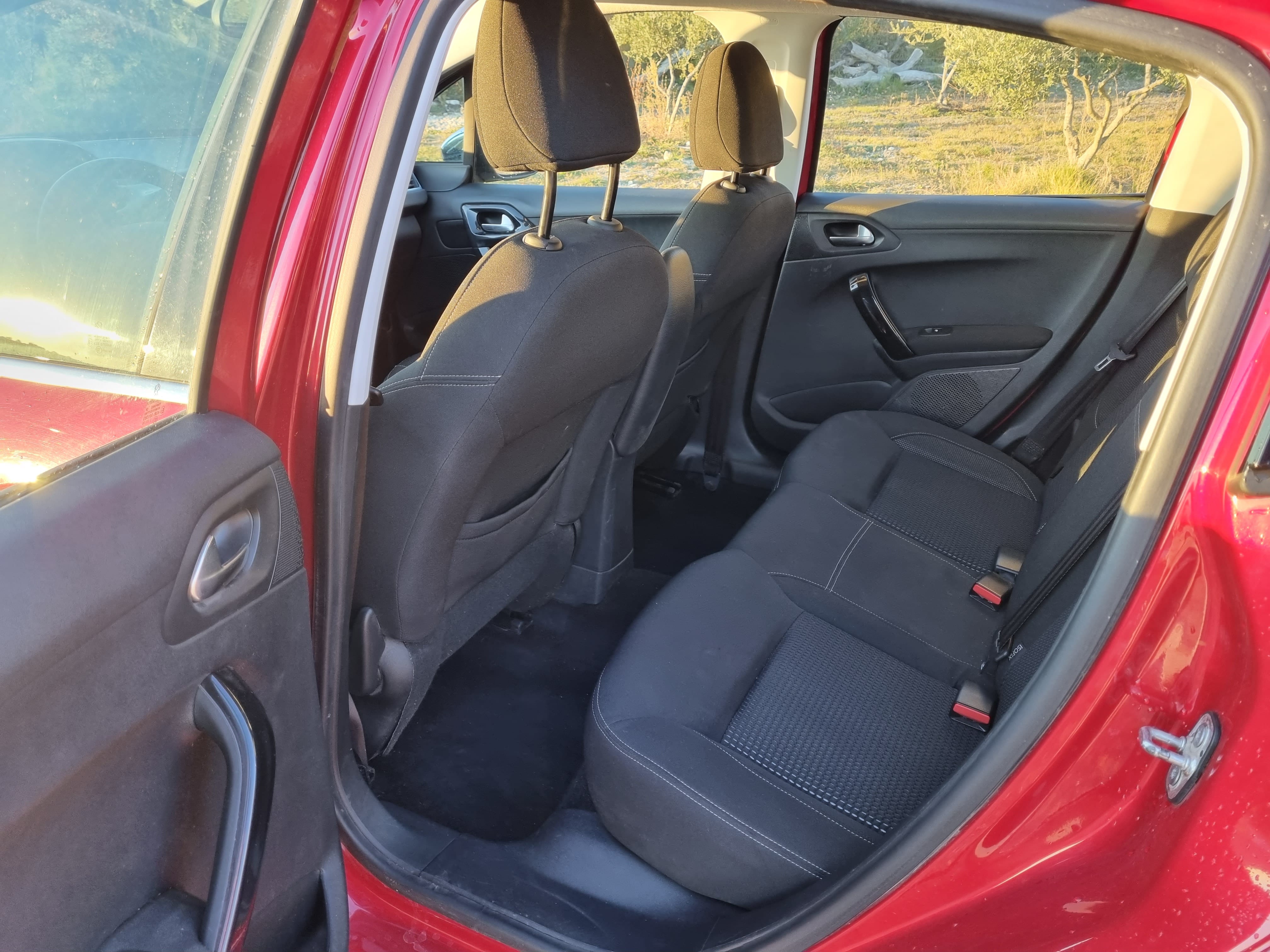 Peugeot 208 avec Apple CarPlay
