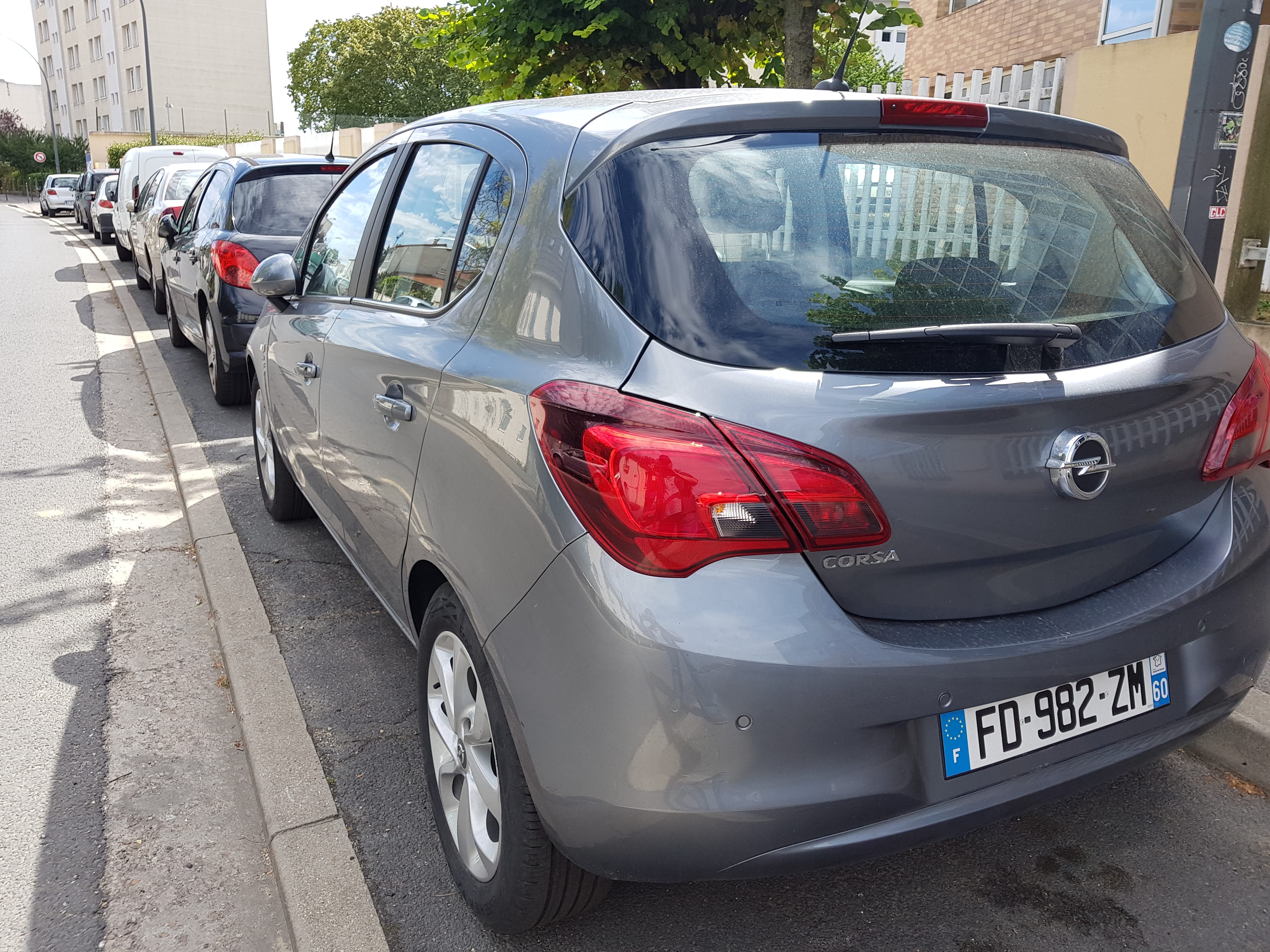 Opel Corsa Série spéciale "120" avec GPS