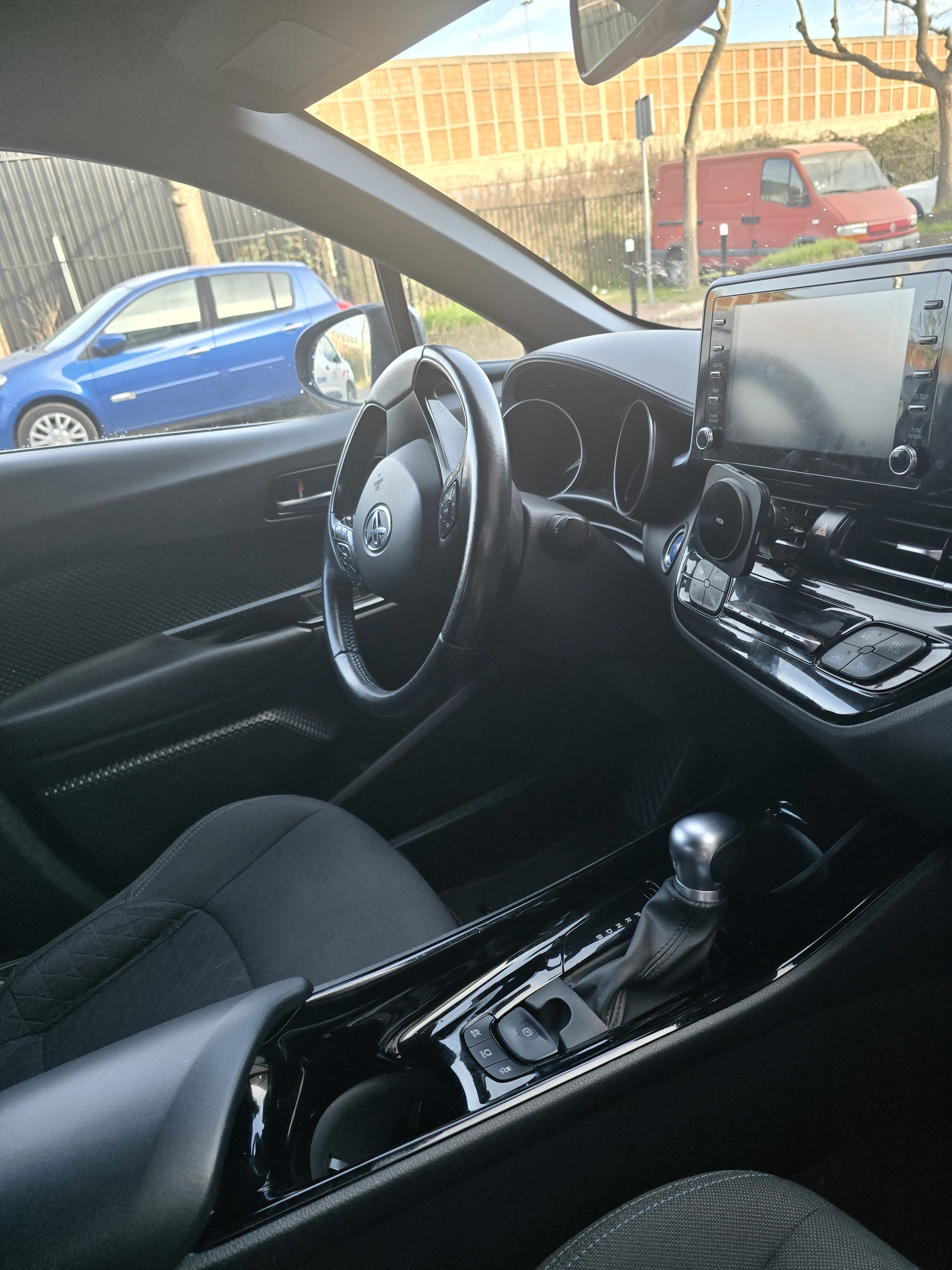 Toyota C-HR Hybrid avec GPS