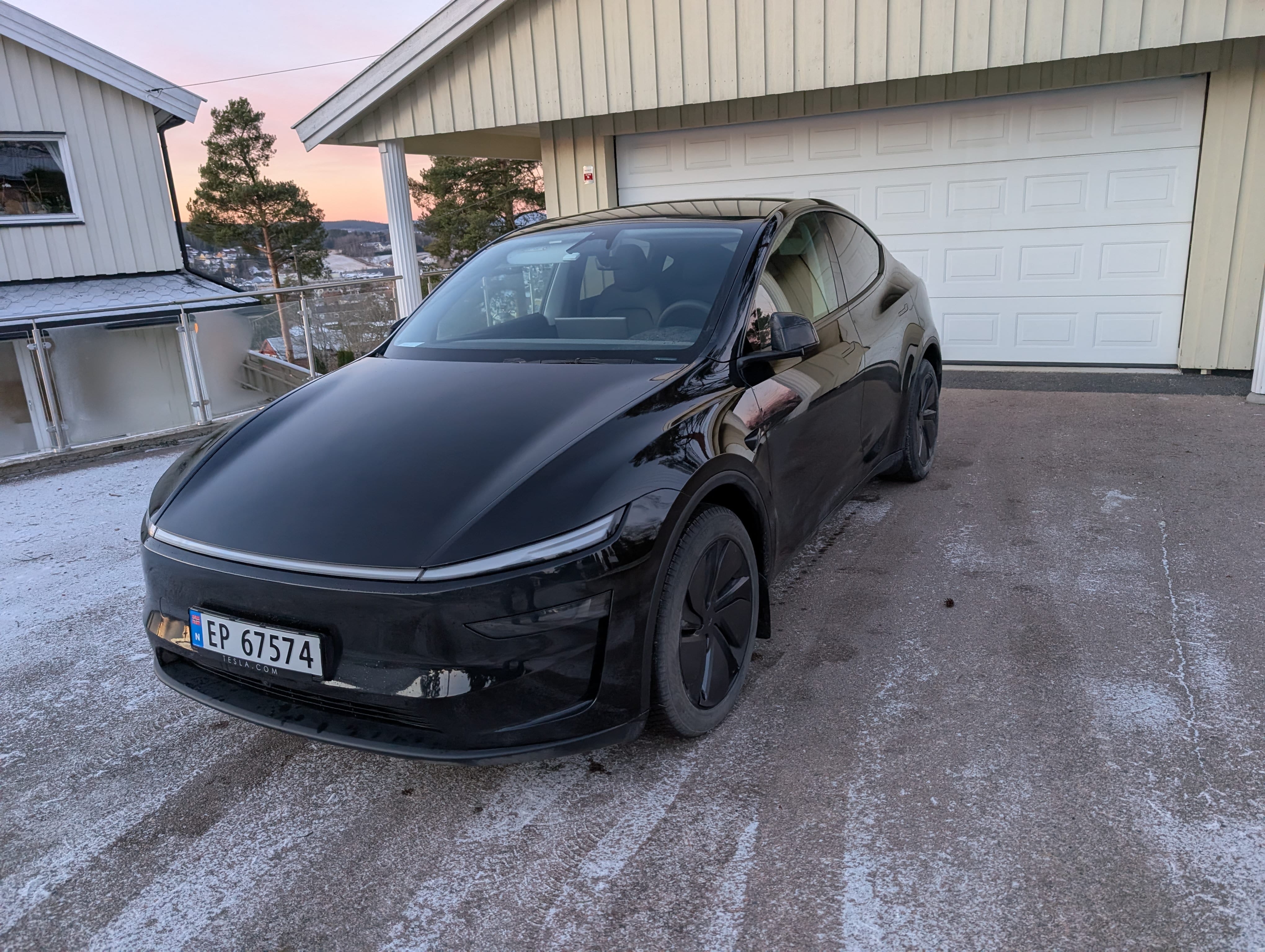 Tesla Model Y Long Range, 2025, Elektro, Automatik