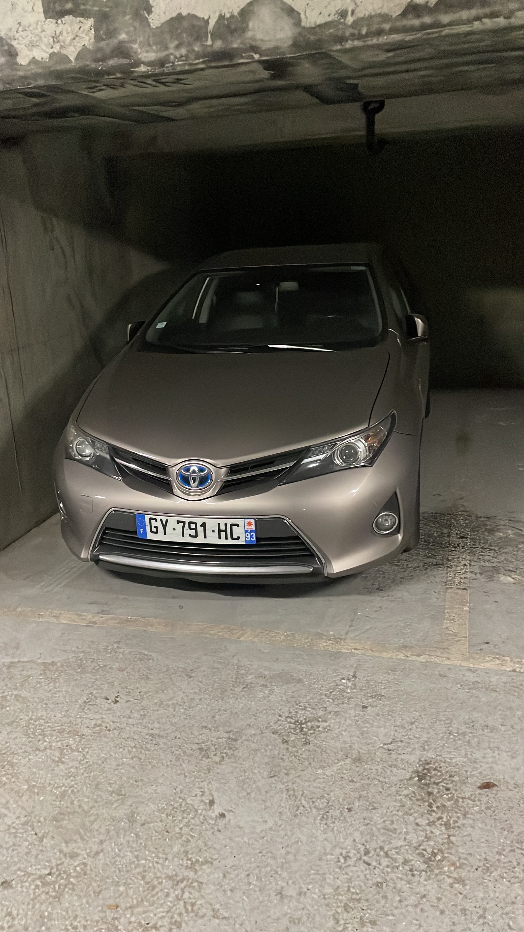 Toyota Auris, 2015, Essence 95 / Électrique (hybride), automatique