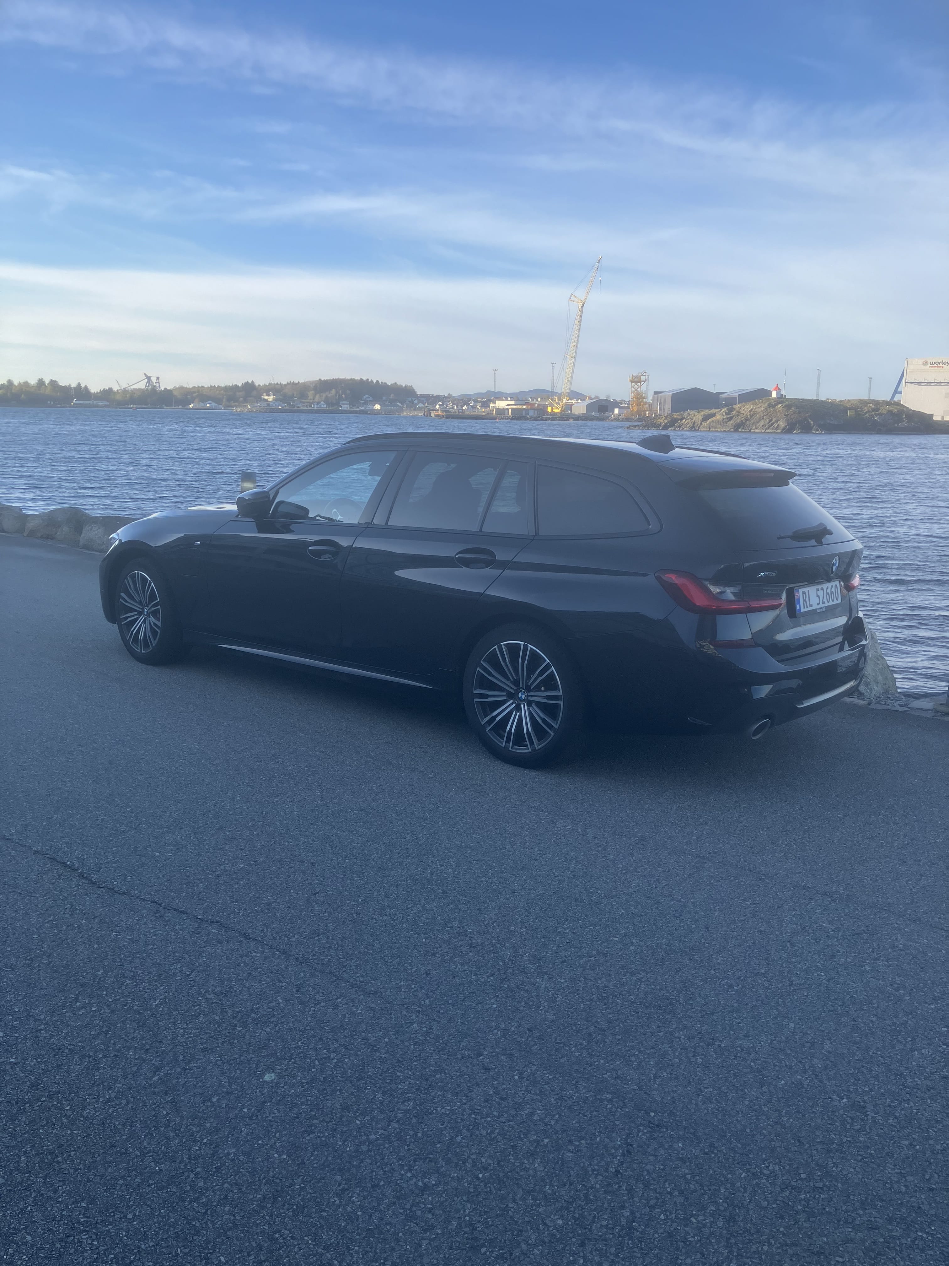 BMW 3 Series 330e xDrive Touring with Air conditioning