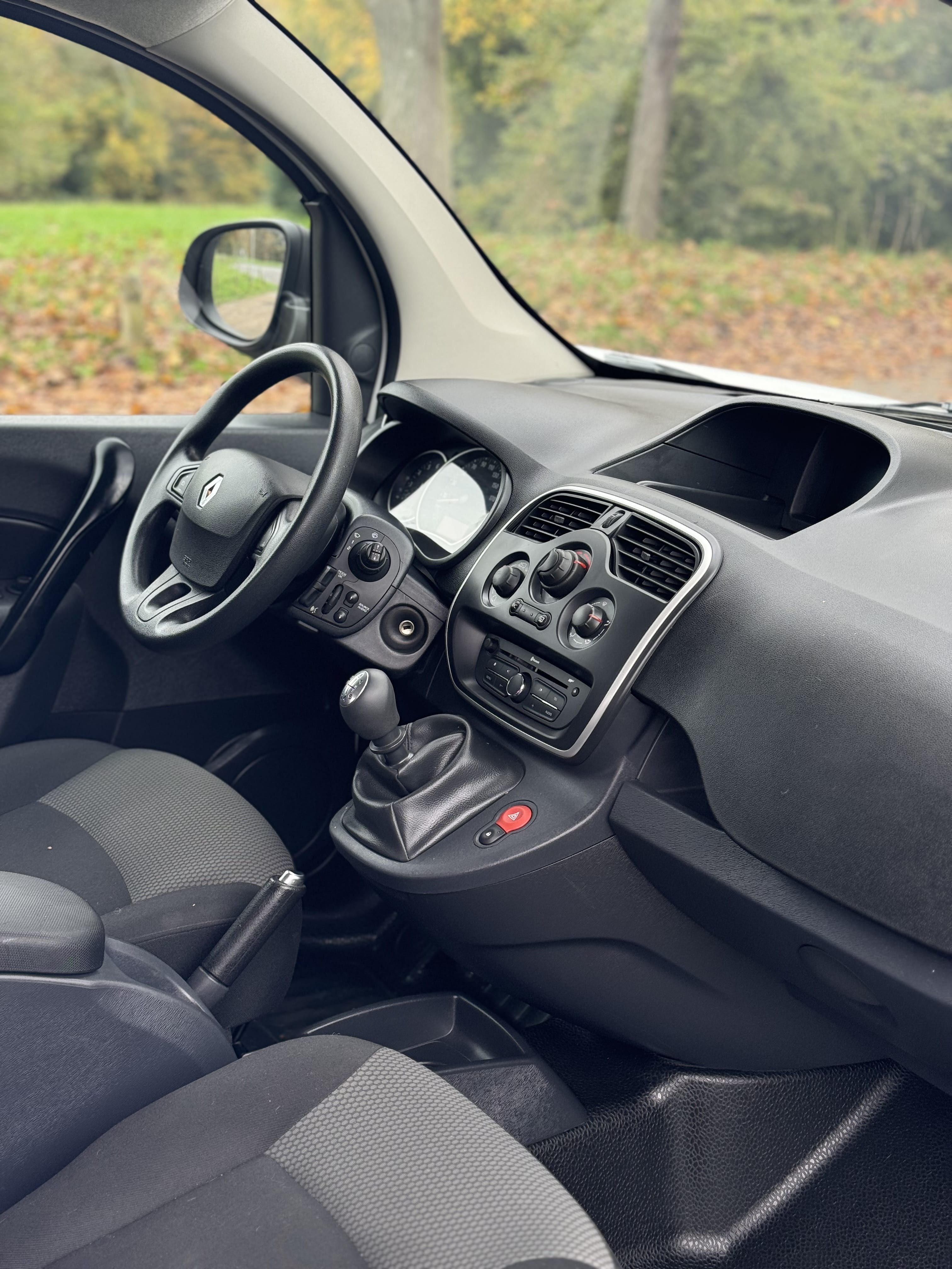 Renault Kangoo Express - Etat neuf - Diesel - parking réservé avec Audio Bluetooth