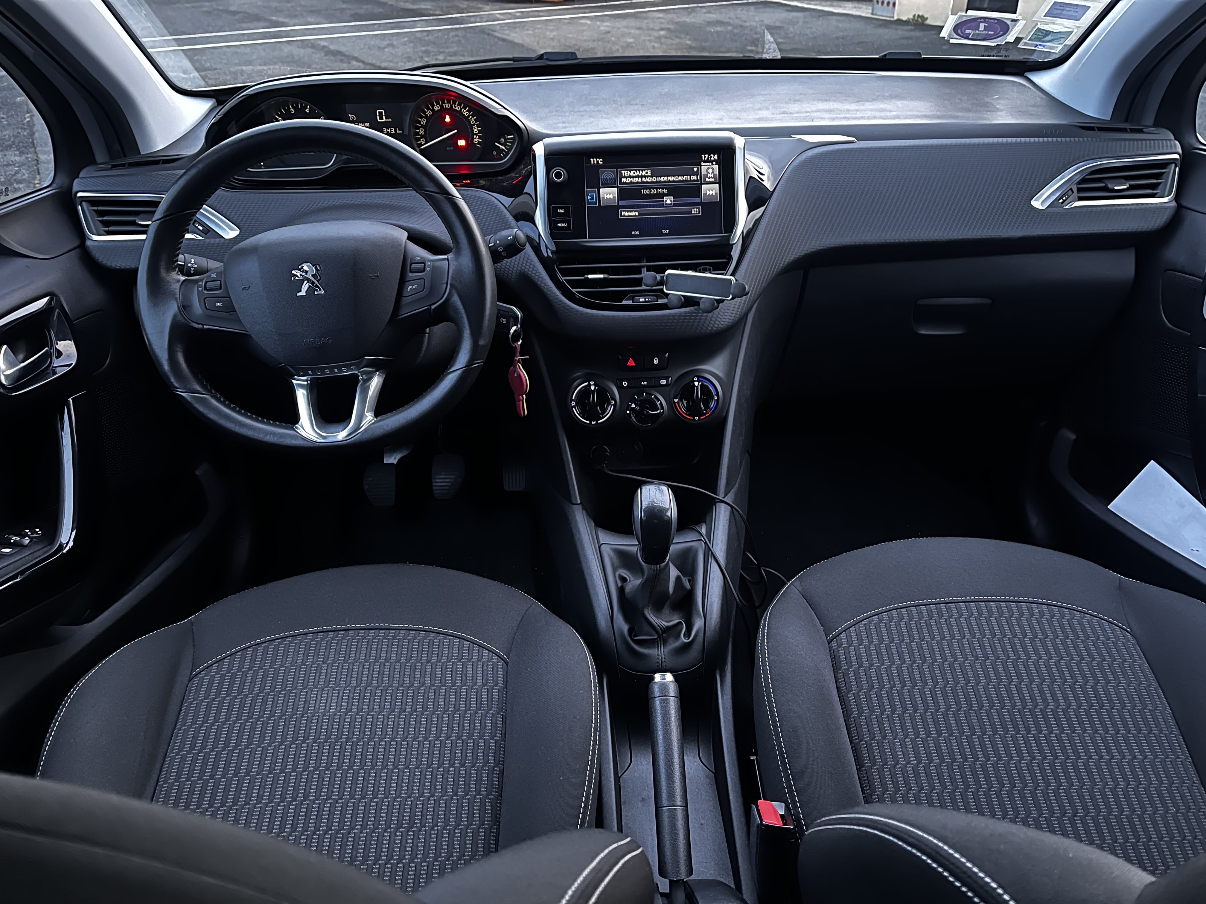Peugeot 208 avec Régulateur de vitesse