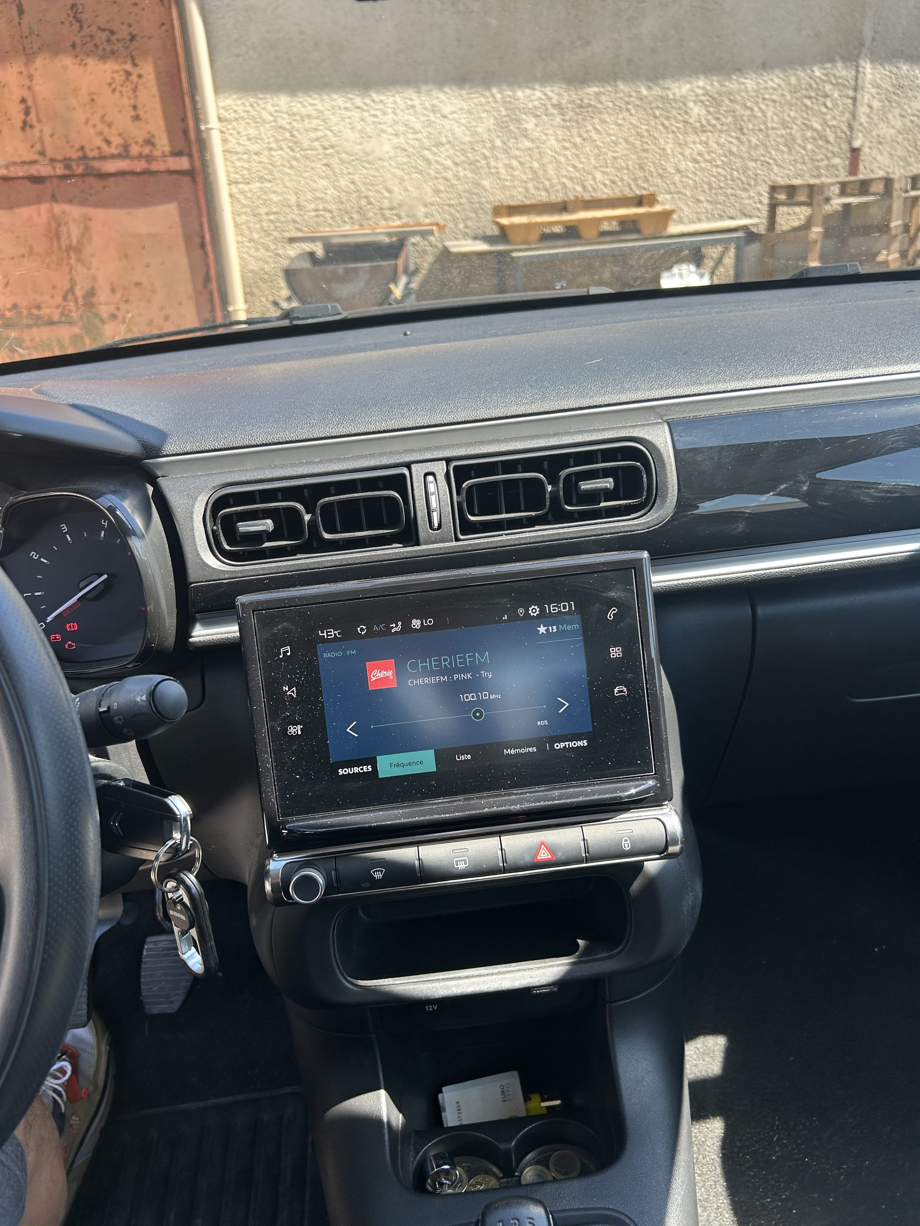 Citroen C3 essence blanche avec Android Auto