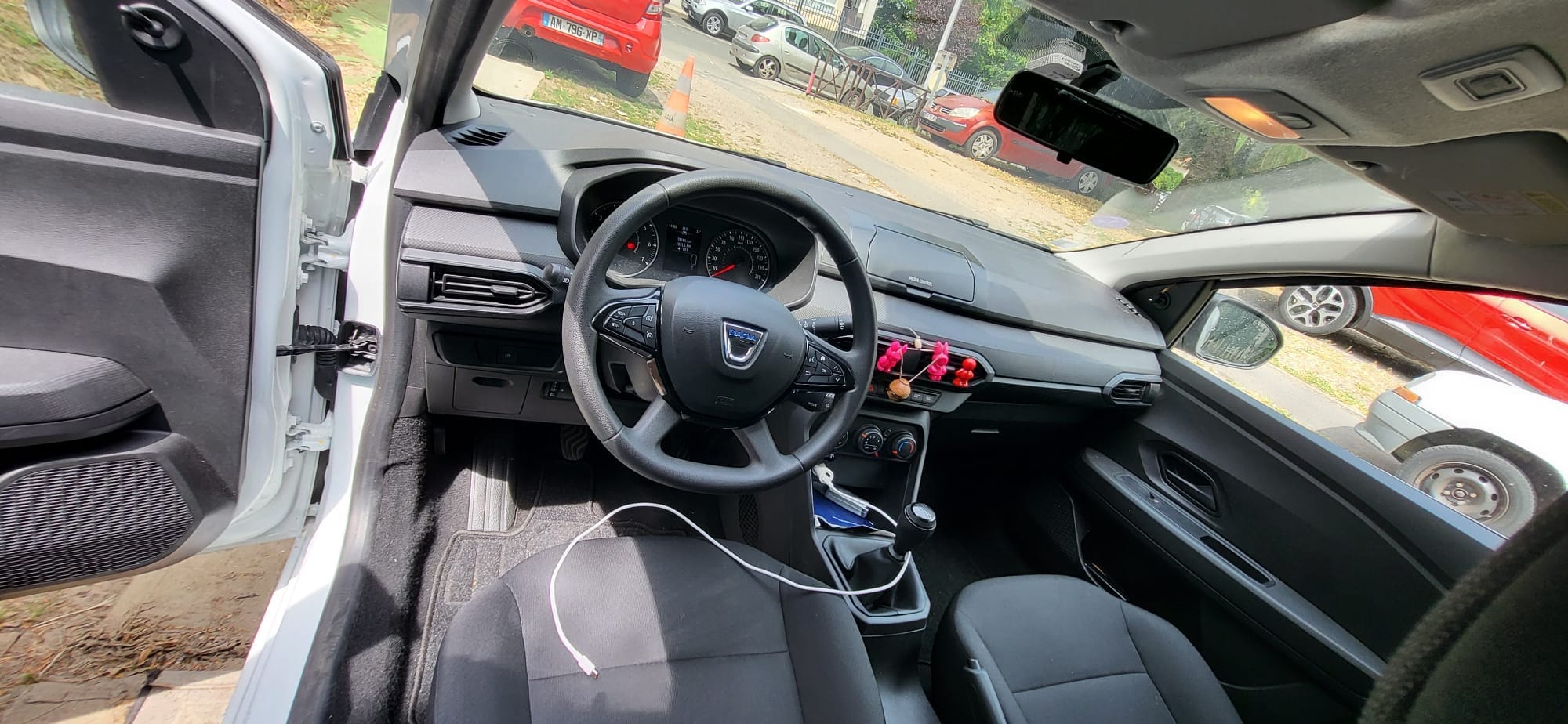 Dacia Sandero Essential ECO G 100 avec Audio Bluetooth