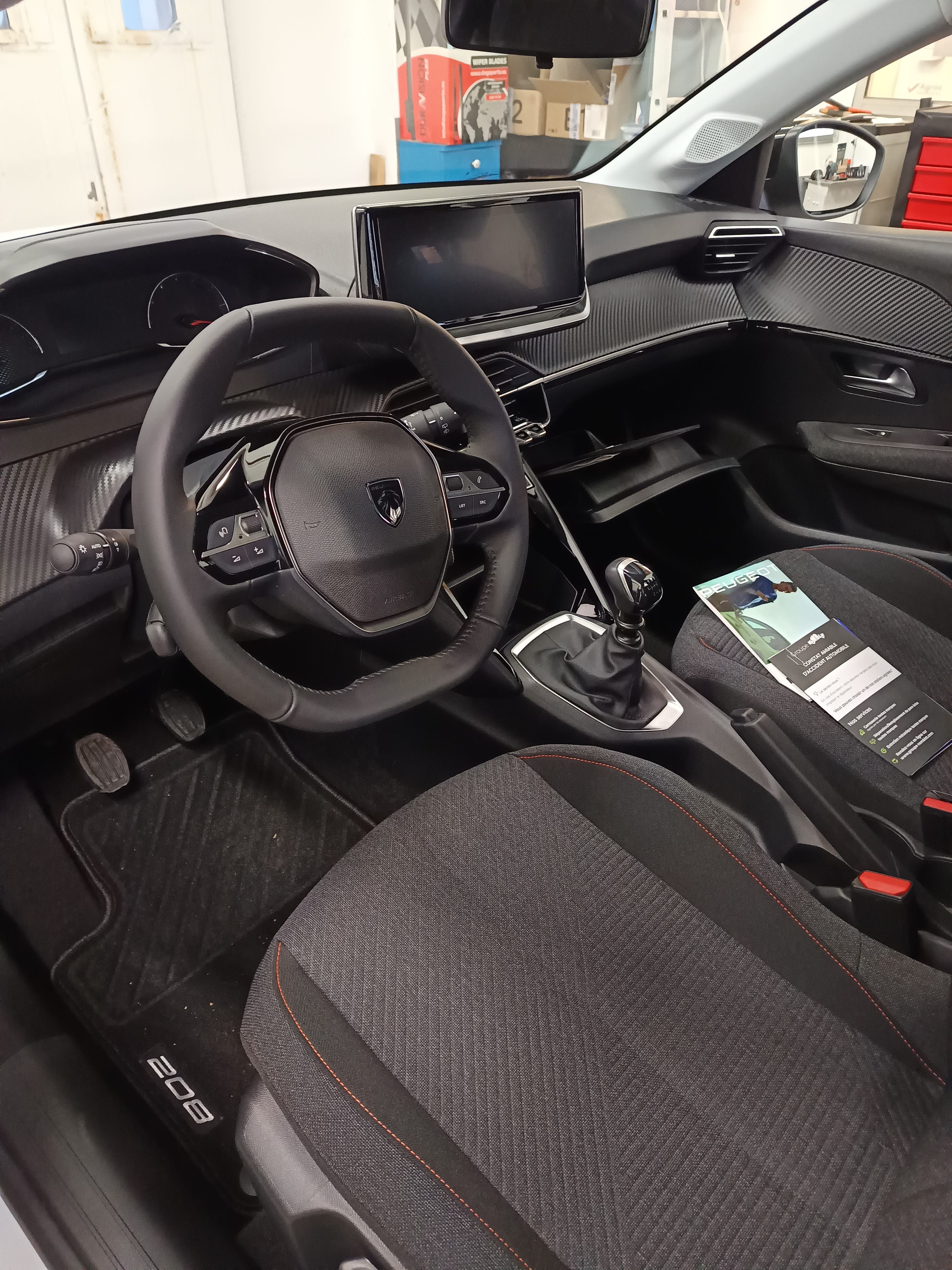 Peugeot 208 avec Entrée audio / iPod