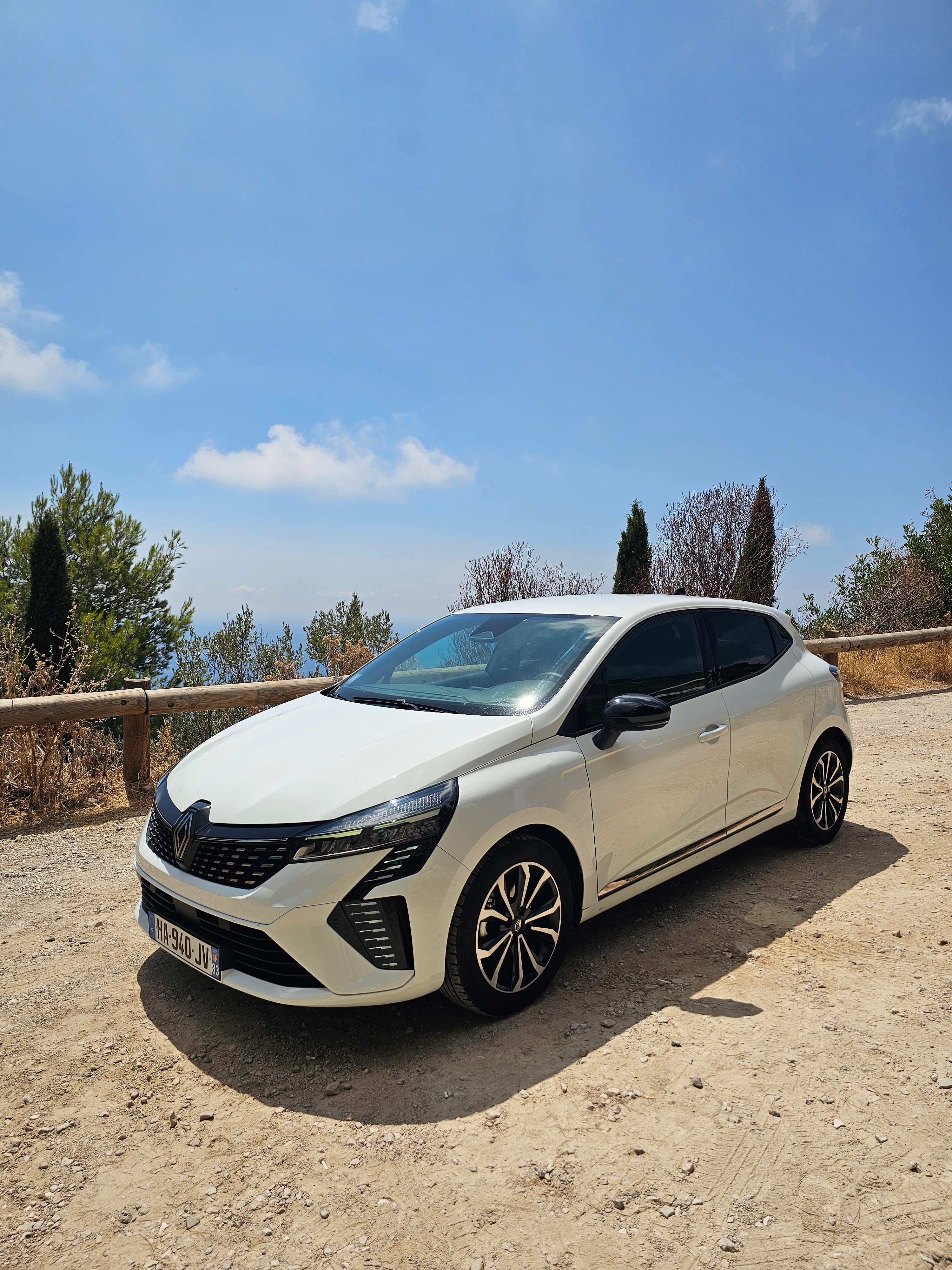 Renault Clio E-tech, 2024, Essence 95 / Eléctrico (híbrido), Automático