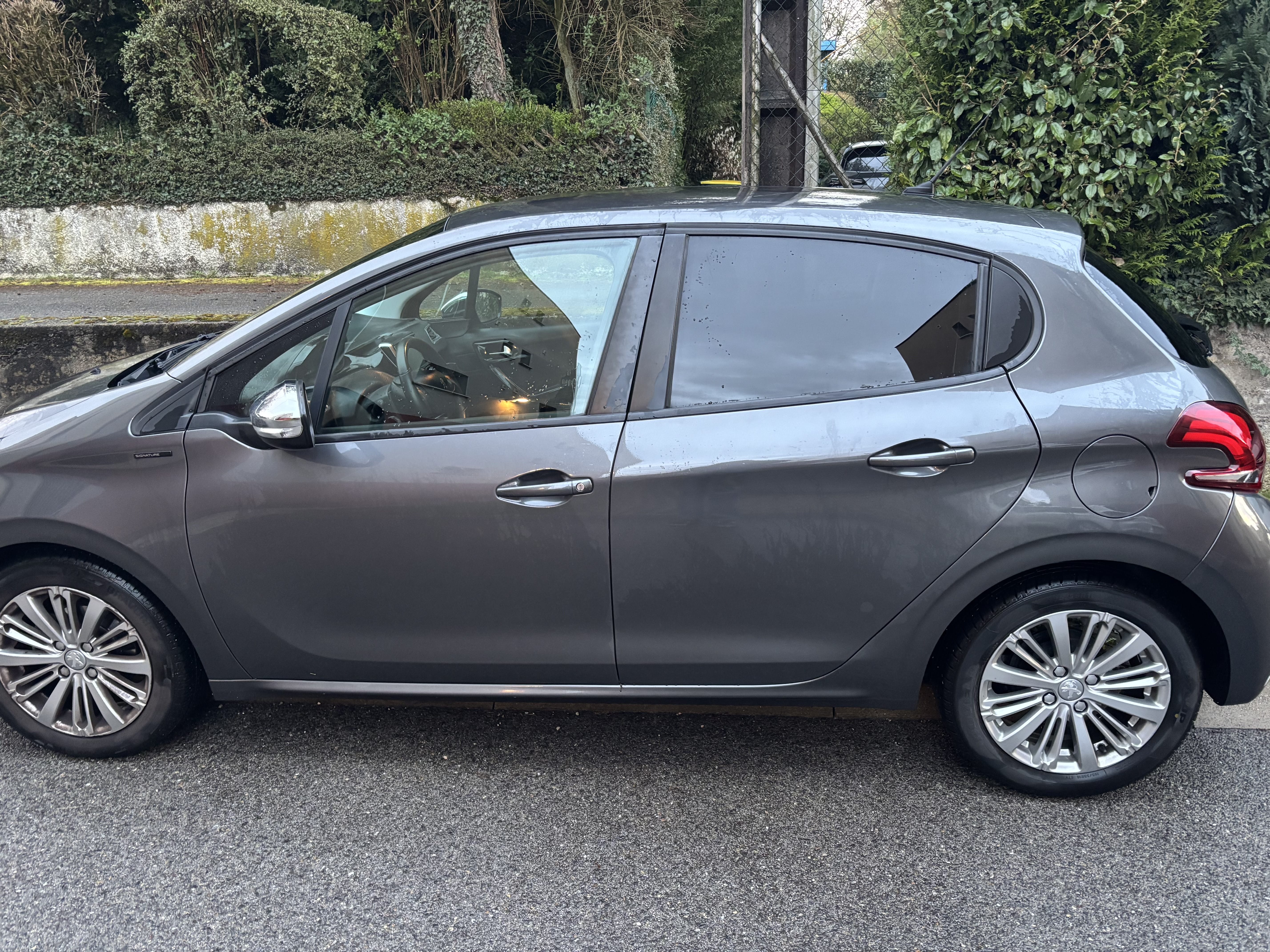 Peugeot 208 avec Climatisation