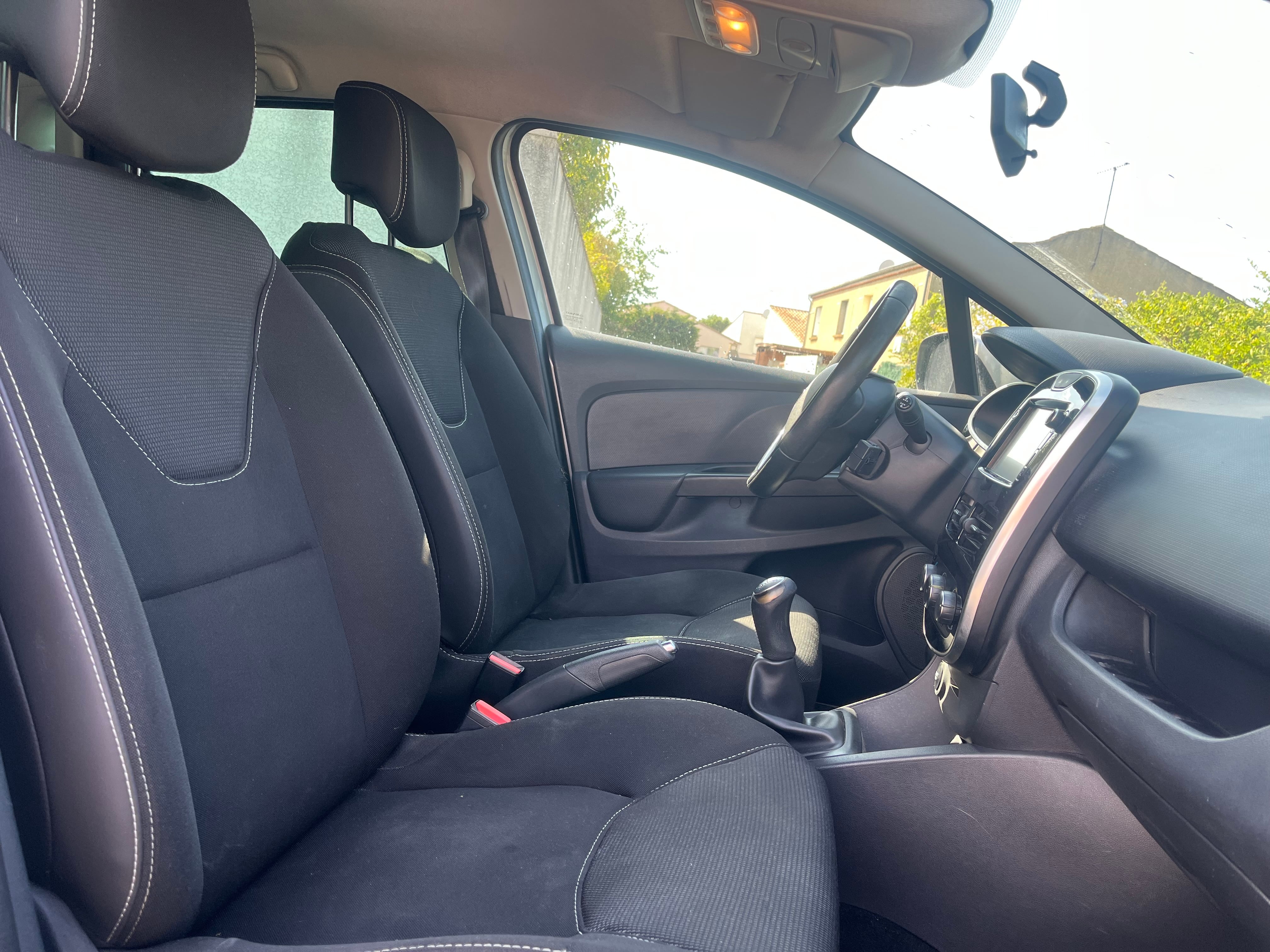 Renault Clio avec Autoradio